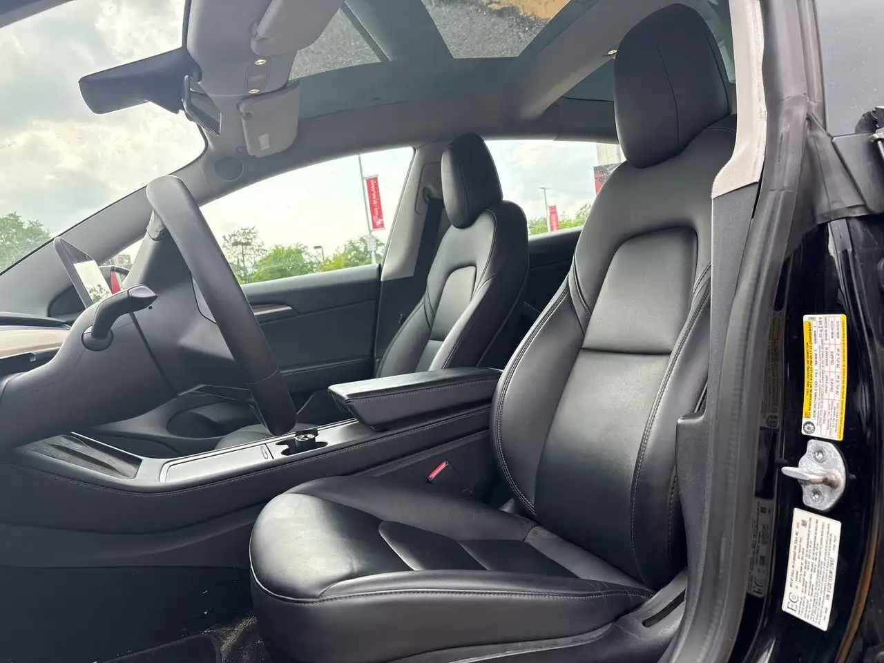 Tesla Model 3 снимка Tesla Model 3