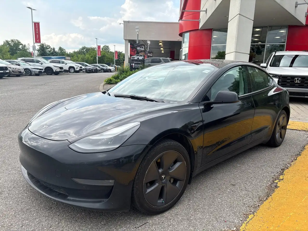 Tesla Model 3 снимка Tesla Model 3