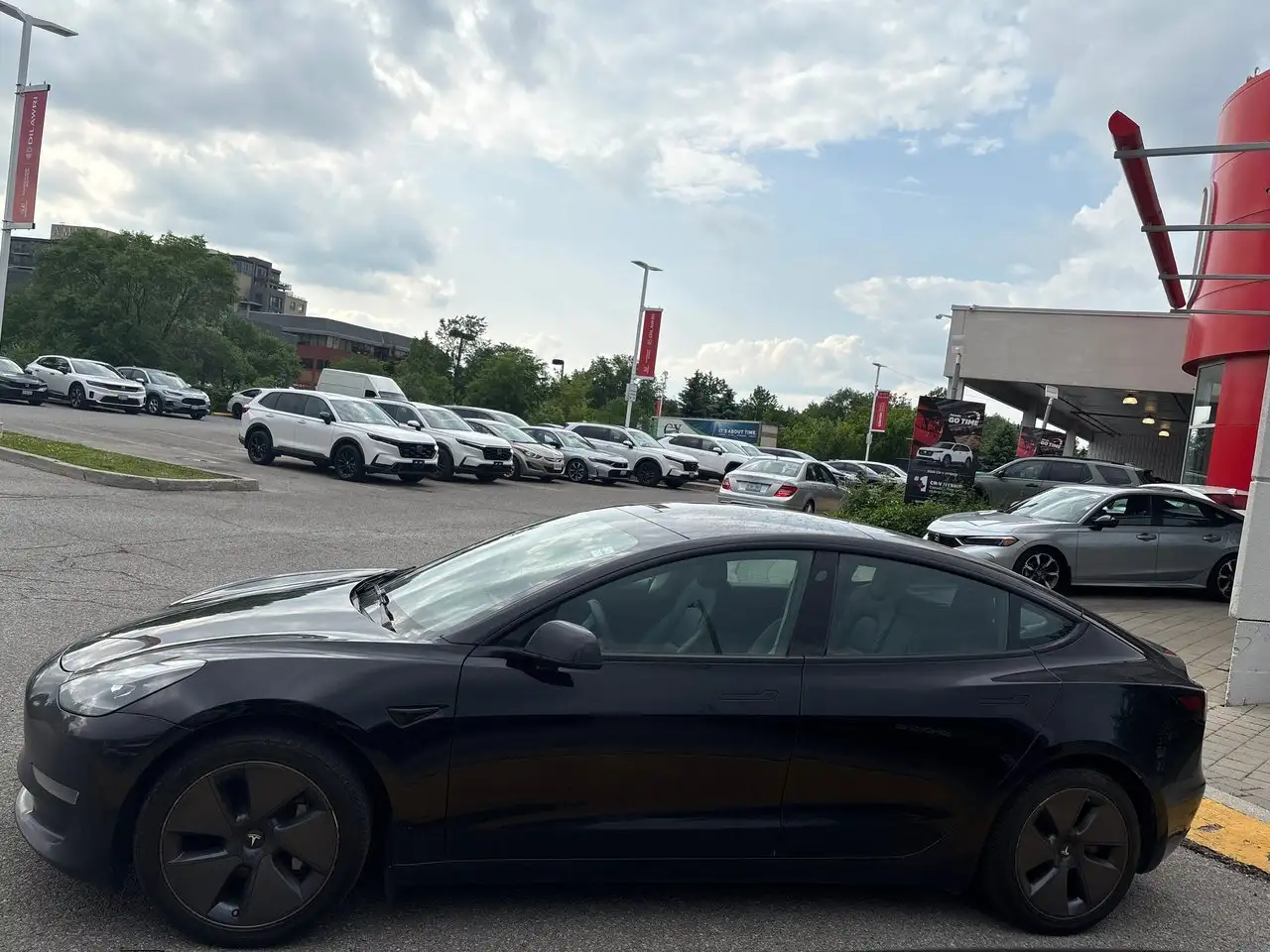 Tesla Model 3 снимка Tesla Model 3