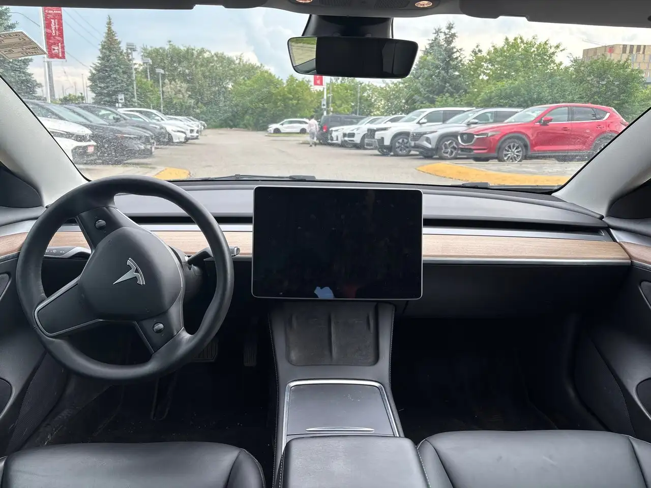 Tesla Model 3 снимка Tesla Model 3