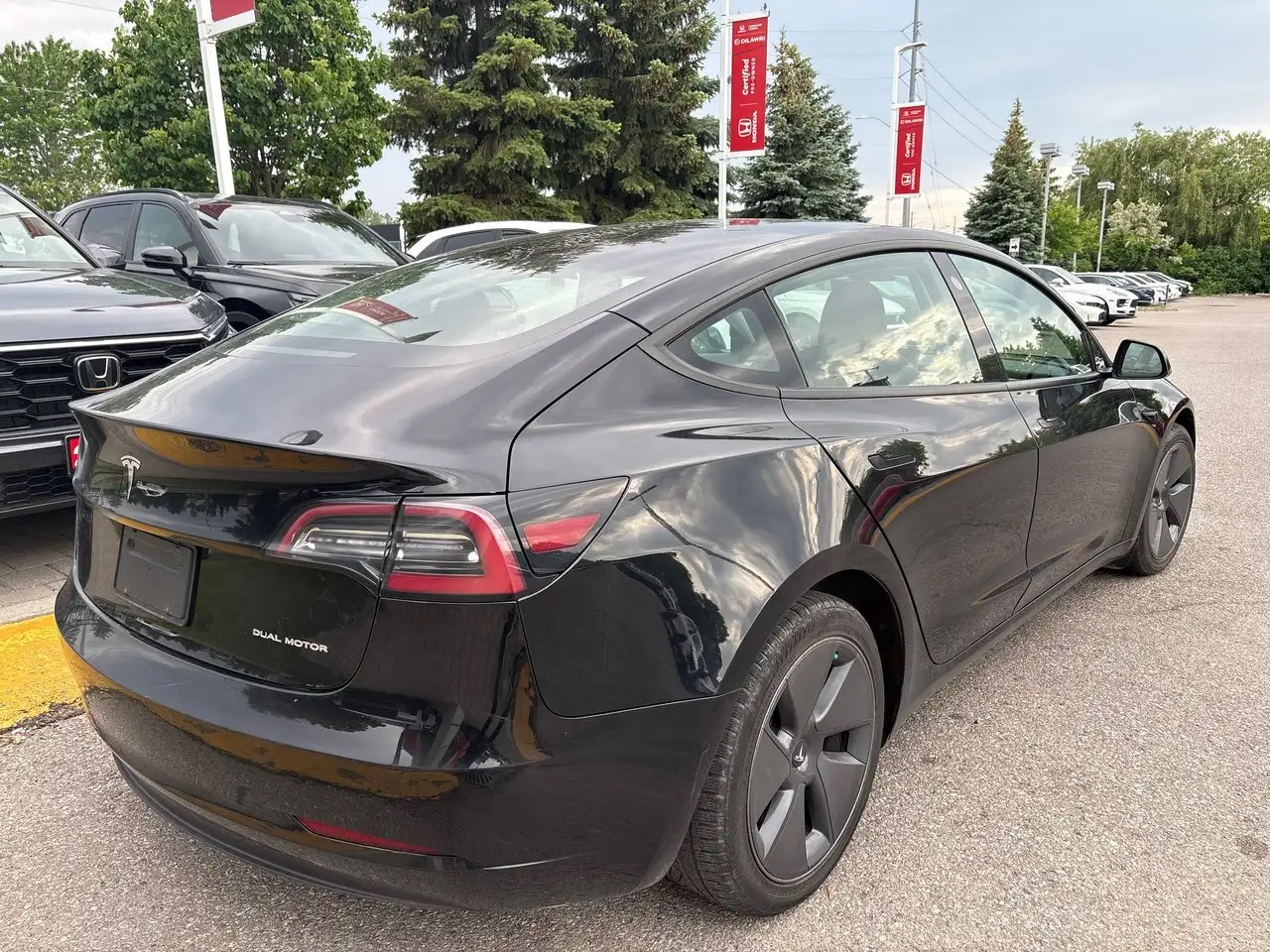 Tesla Model 3 снимка Tesla Model 3