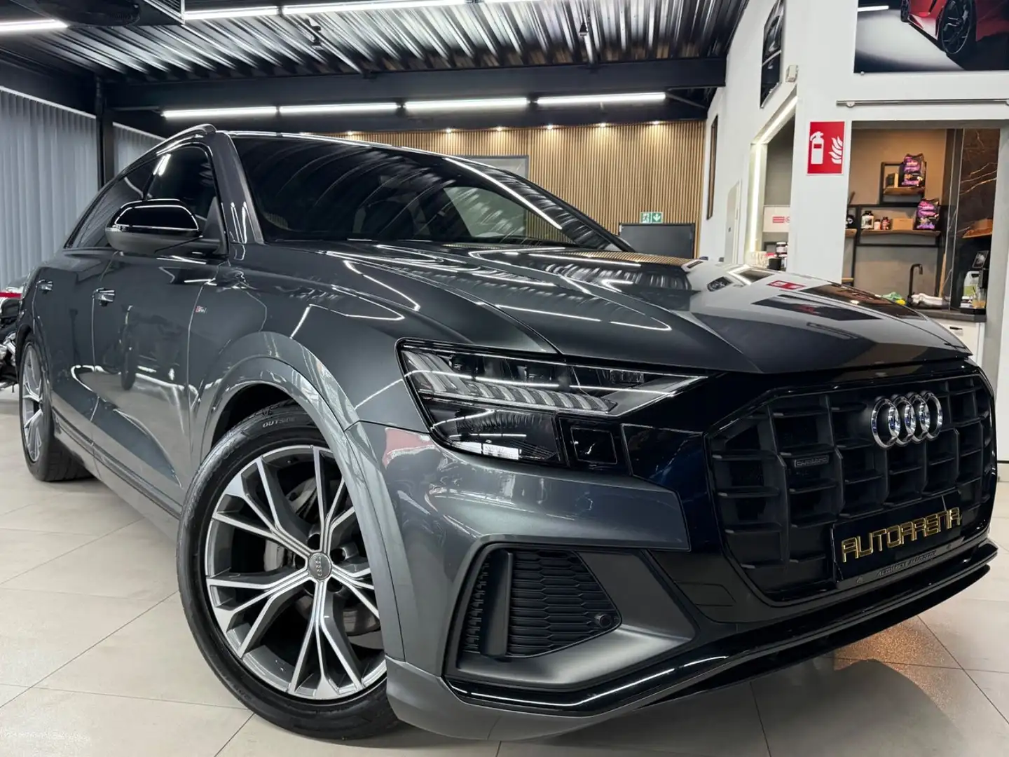 Audi Q8 3.0 TDI S-Line Quattro*BLACK*HD-MATRIX*LUFT* Grau - 1