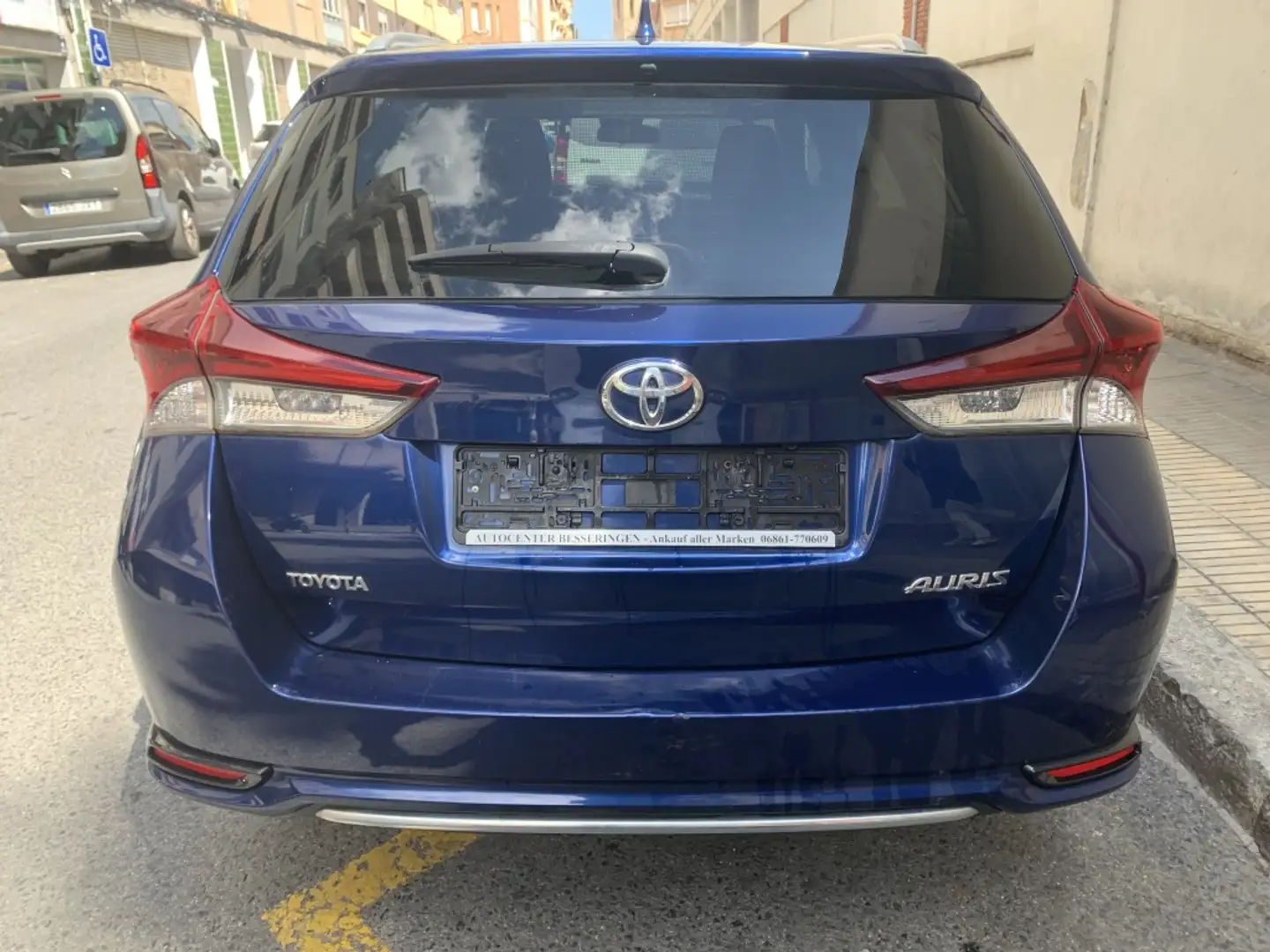 Toyota Auris Touring Sports 120D Active Azul - 2