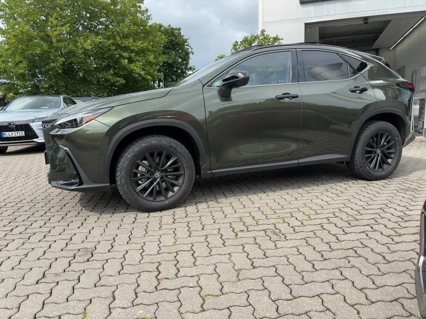 Lexus NX 350h 4x4 Overtrail *PANO*HUD* Бежевий - 2