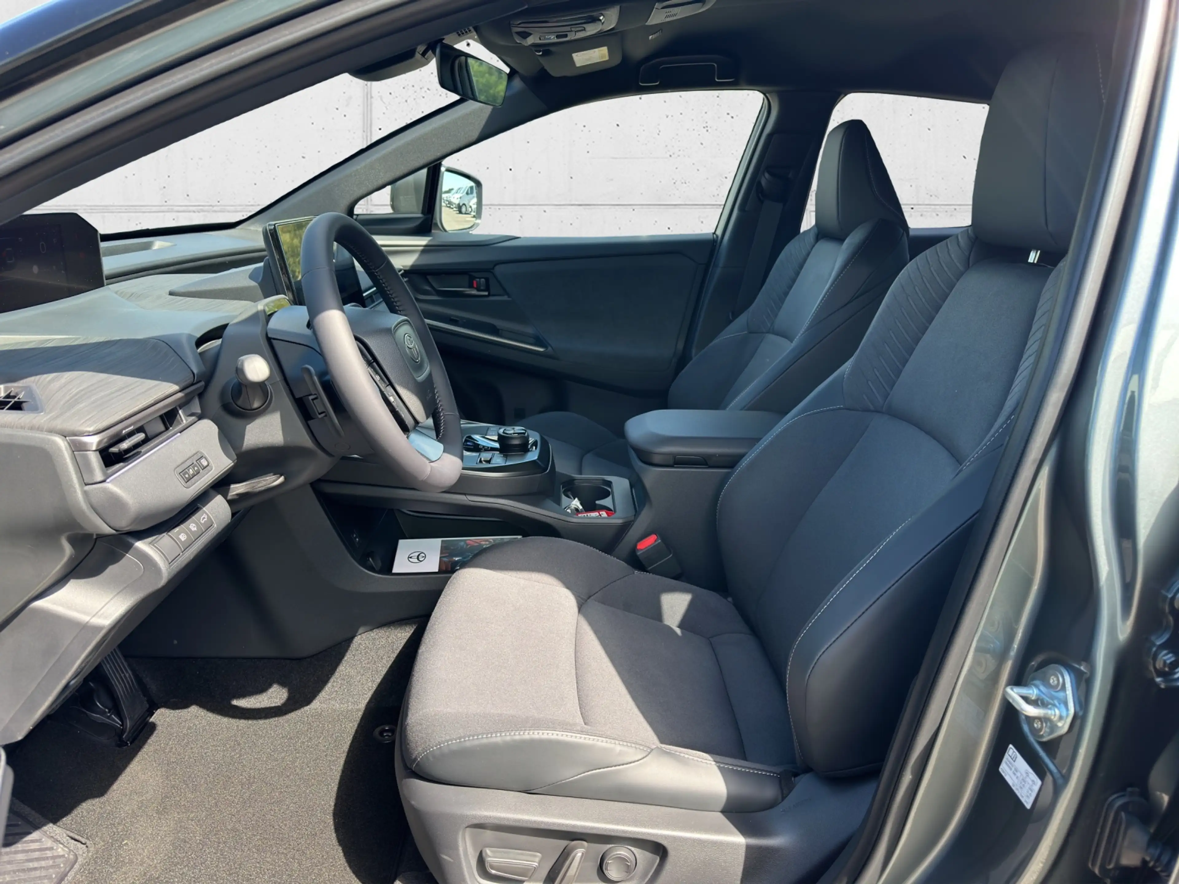 Toyota C-HR + Elektrik AWD Lounge - 501km Reichweite 5t. — photo 7