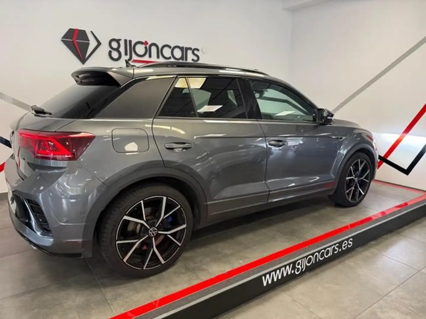 Volkswagen T-Roc 2.0 TSI R 4Motion DSG7 221KW Plateado - 2