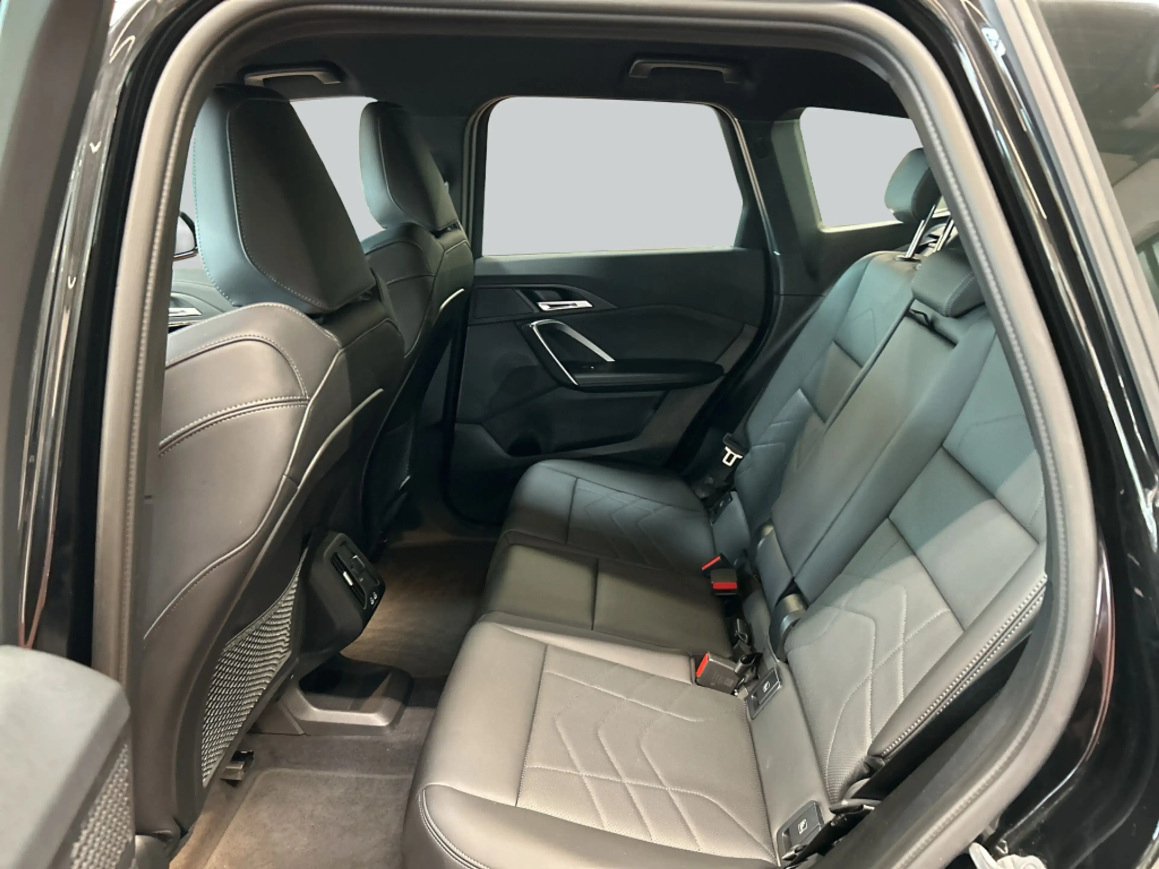 BMW iX1 xDrive30, SHZ, M-Sportpaket — photo 13