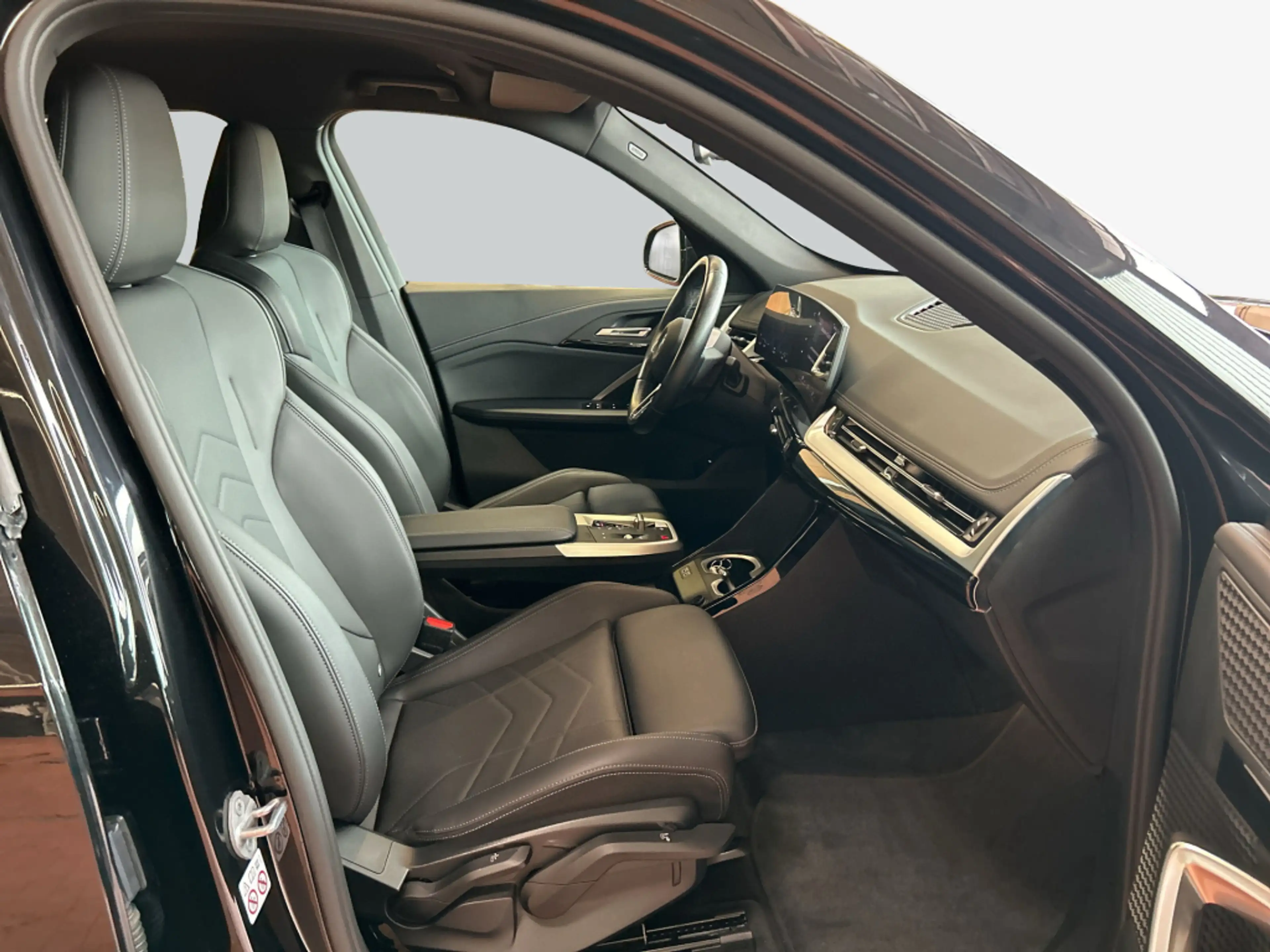 BMW iX1 xDrive30, SHZ, M-Sportpaket — photo 14