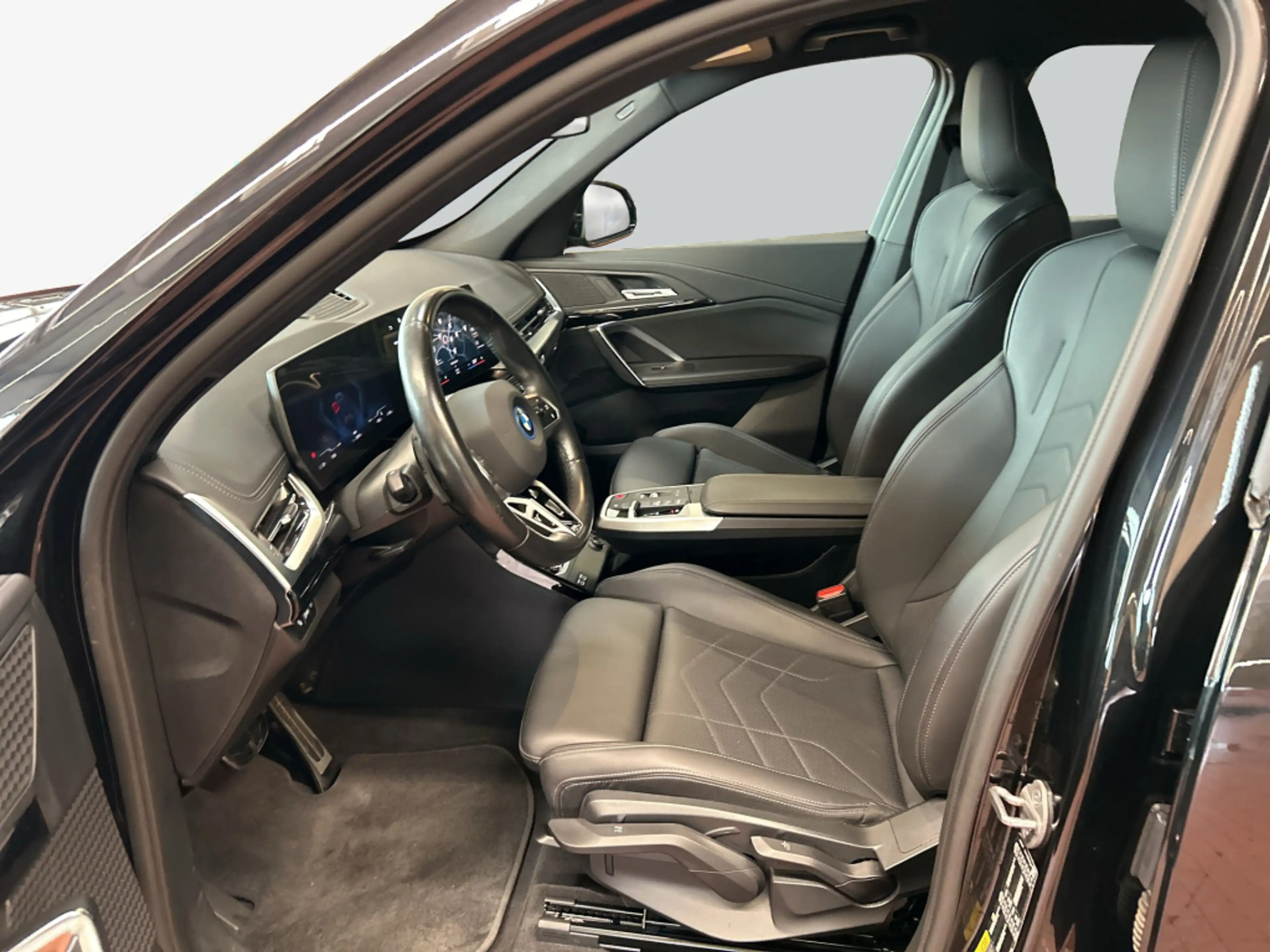 BMW iX1 xDrive30, SHZ, M-Sportpaket — photo 11