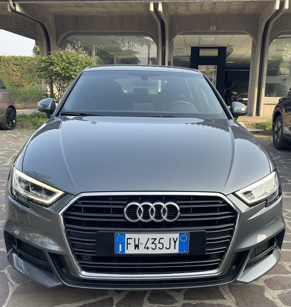 Audi A3 Sportback 1.6 tdi Design 110cv s-tronic Grigio - 1