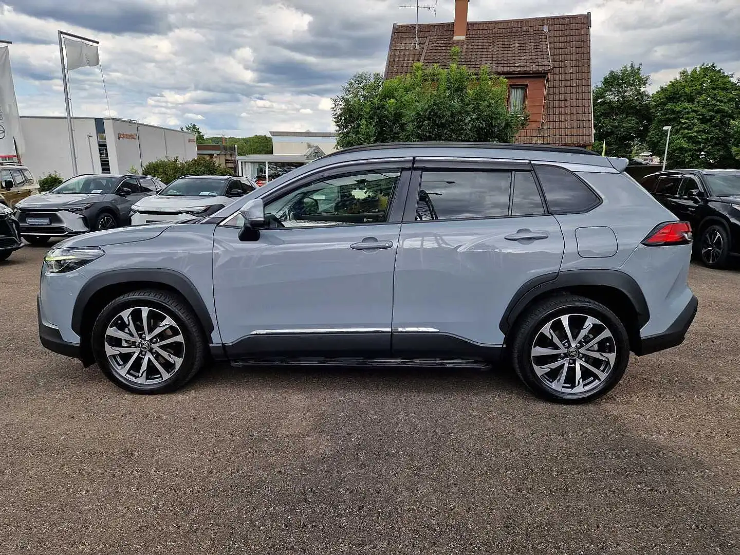 Toyota Corolla Cross Hybrid 2.0 VVT-i 4x4 Lounge Grau - 2