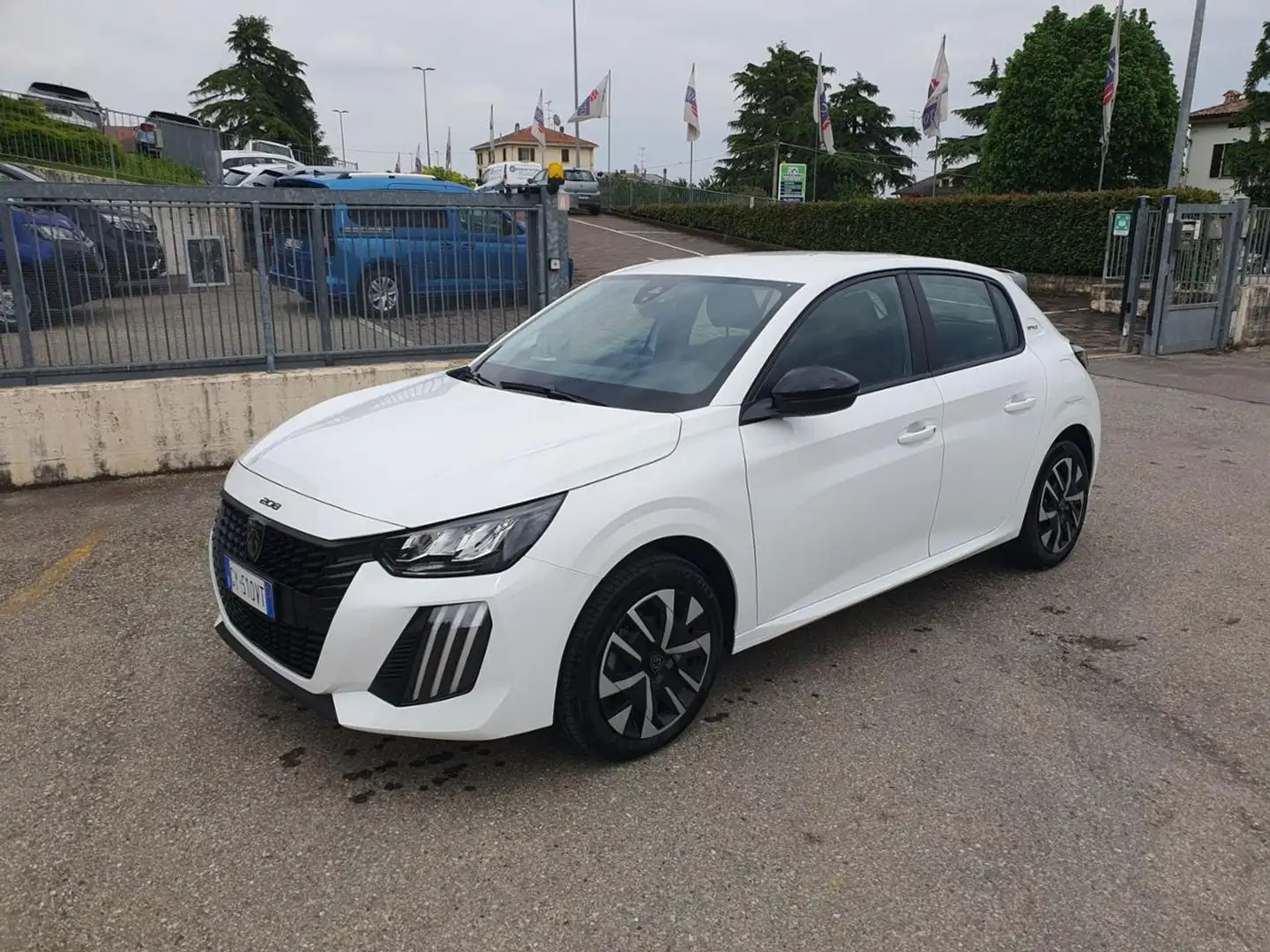 Peugeot 208 Hybrid 100 e-DCS6 Style Weiß - 2