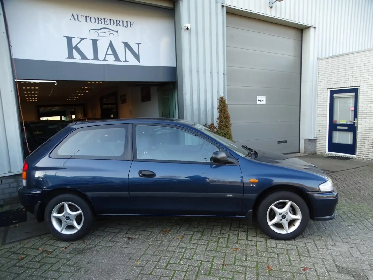 Mazda 323 1.5i P LX Синій - 2