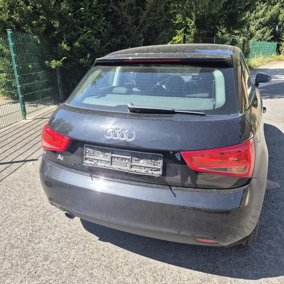 Audi A1 1.2 TFSI Sportback Attraction Schwarz - 2