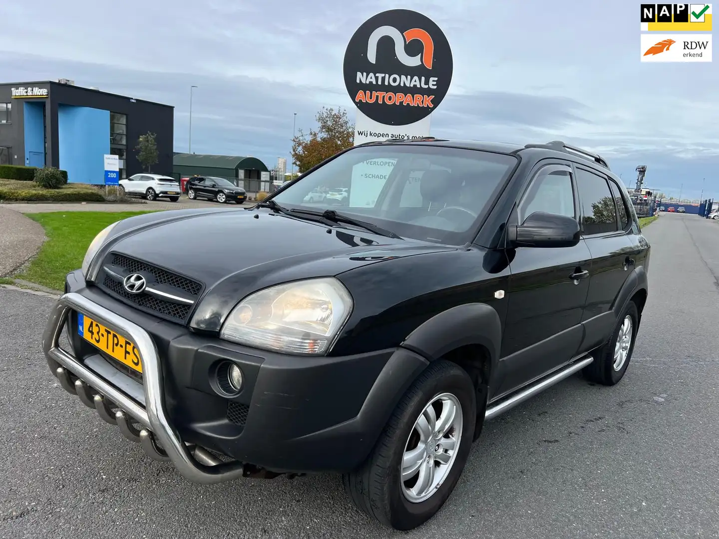 Hyundai TUCSON 2006 * 2.0i Dynamic Cross * AIRCO * ELEC. RAMEN * Zwart - 1