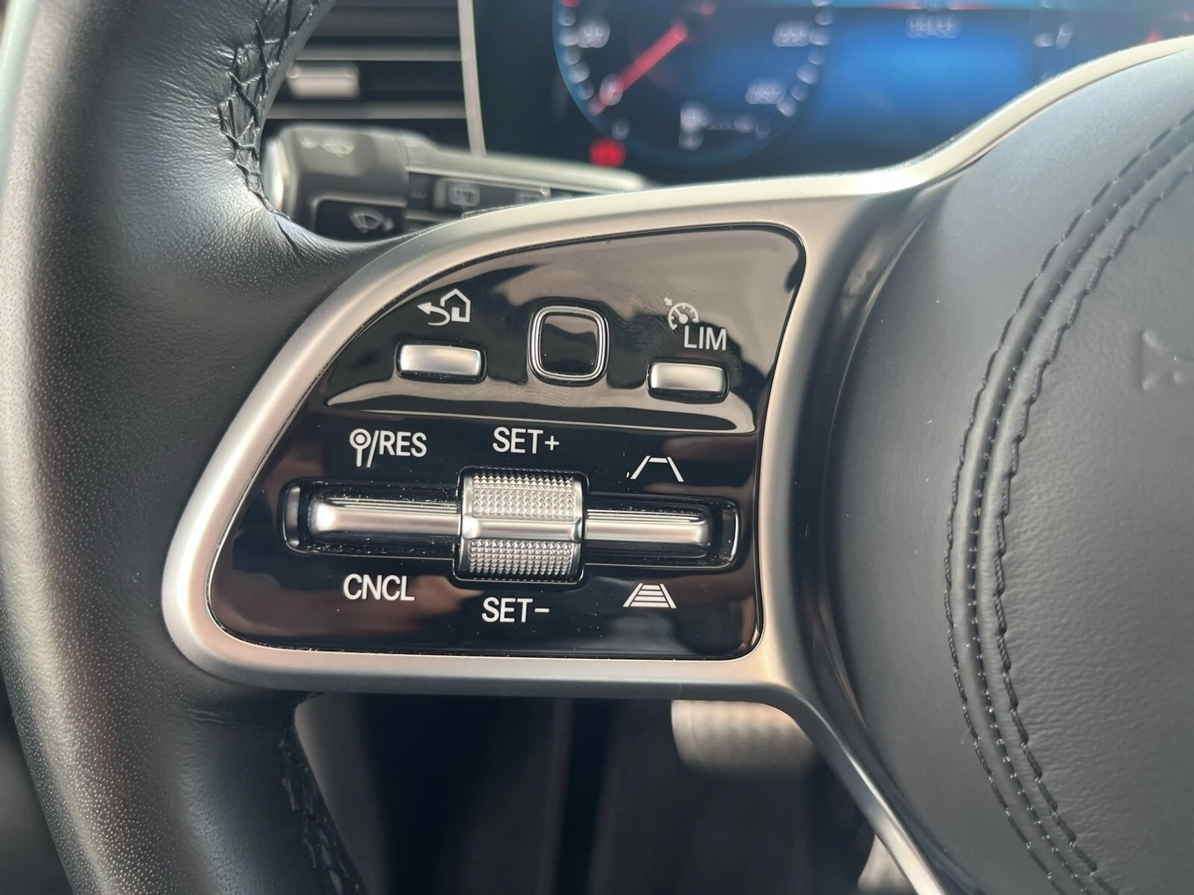 Mercedes-Benz GLS 450 GLS 450 4M AMG Line/Pano.-Dach/Distro/360°Kamera — photo 13