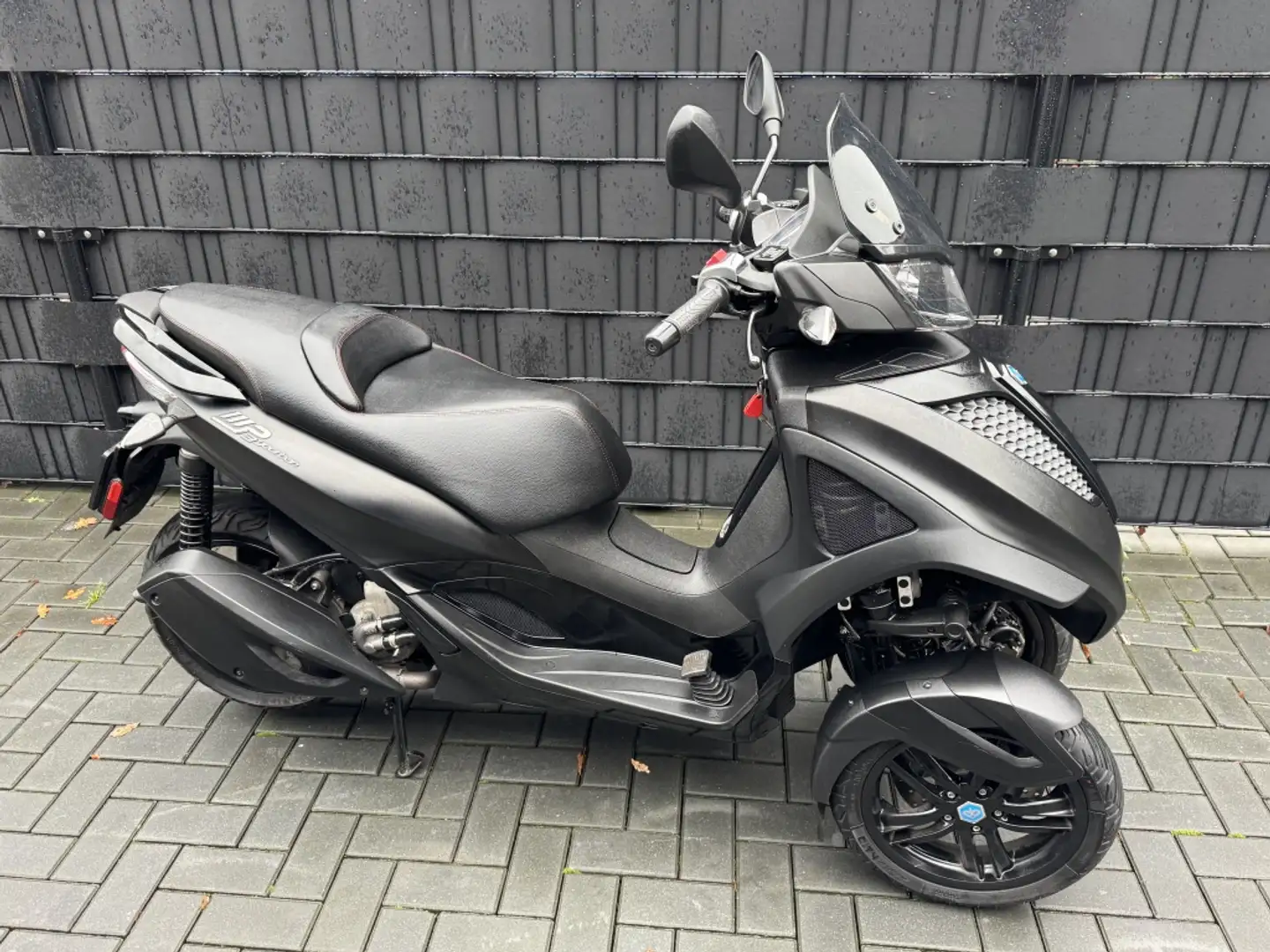 Piaggio Scooter 300 LT MP3 Yourban| AUTORIJBEWIJS| 6450KM| Zwart - 2