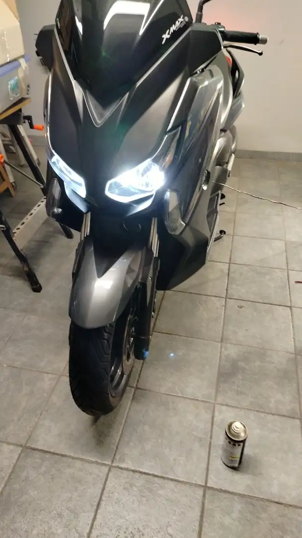 Yamaha X-Max 250 iron ABS Plateado - 1