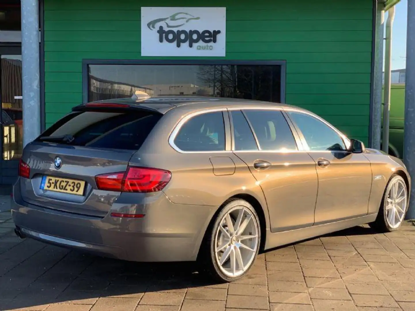 BMW 520 5 Serie Touring 520i High Executive / Zeer Nette A Bruin - 2