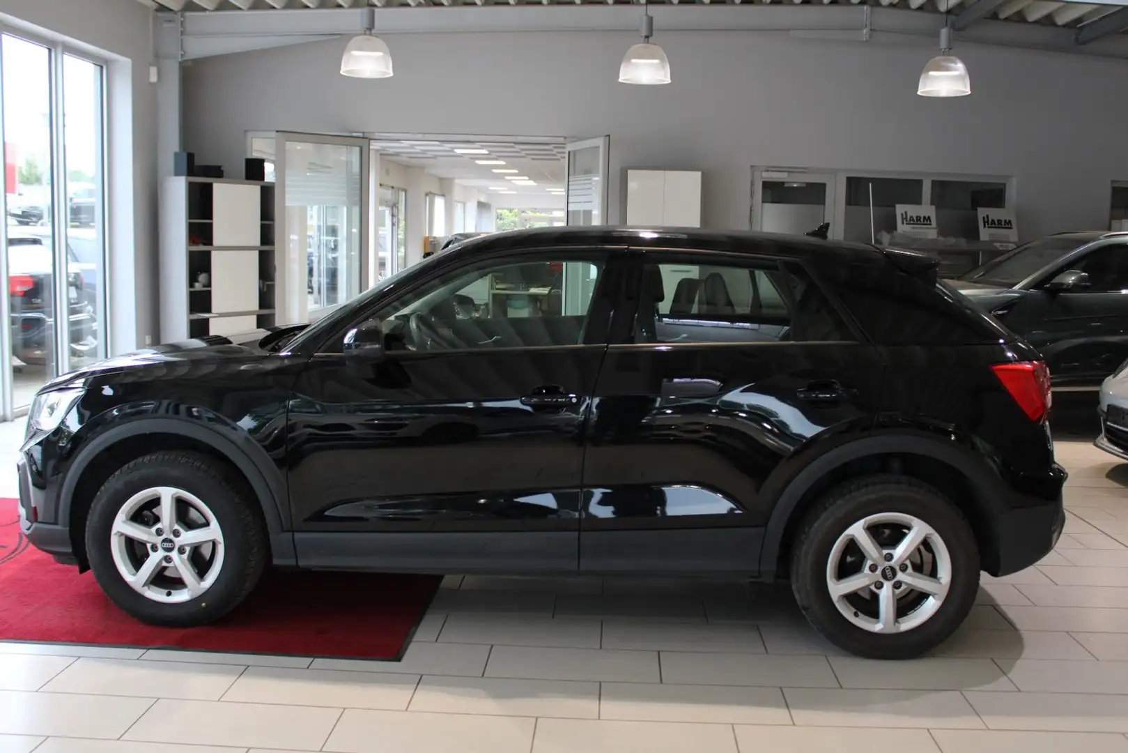 Audi Q2 30 TFSI Carplay-Navi*LED*Sitzheiz. Czarny - 2