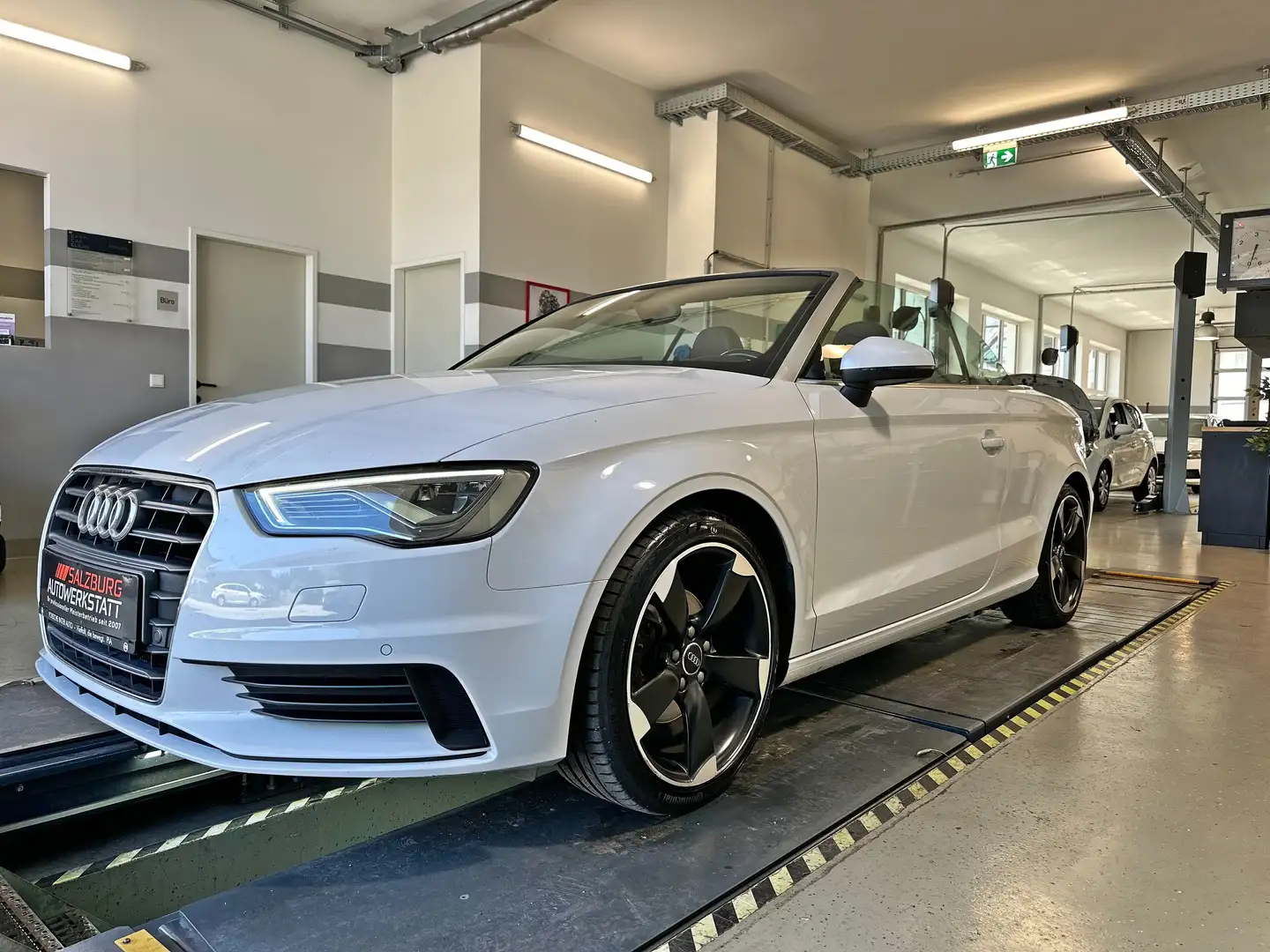 Audi A3 2,0 TDI Daylight | 8-fach | PDC | Navi Weiß - 2