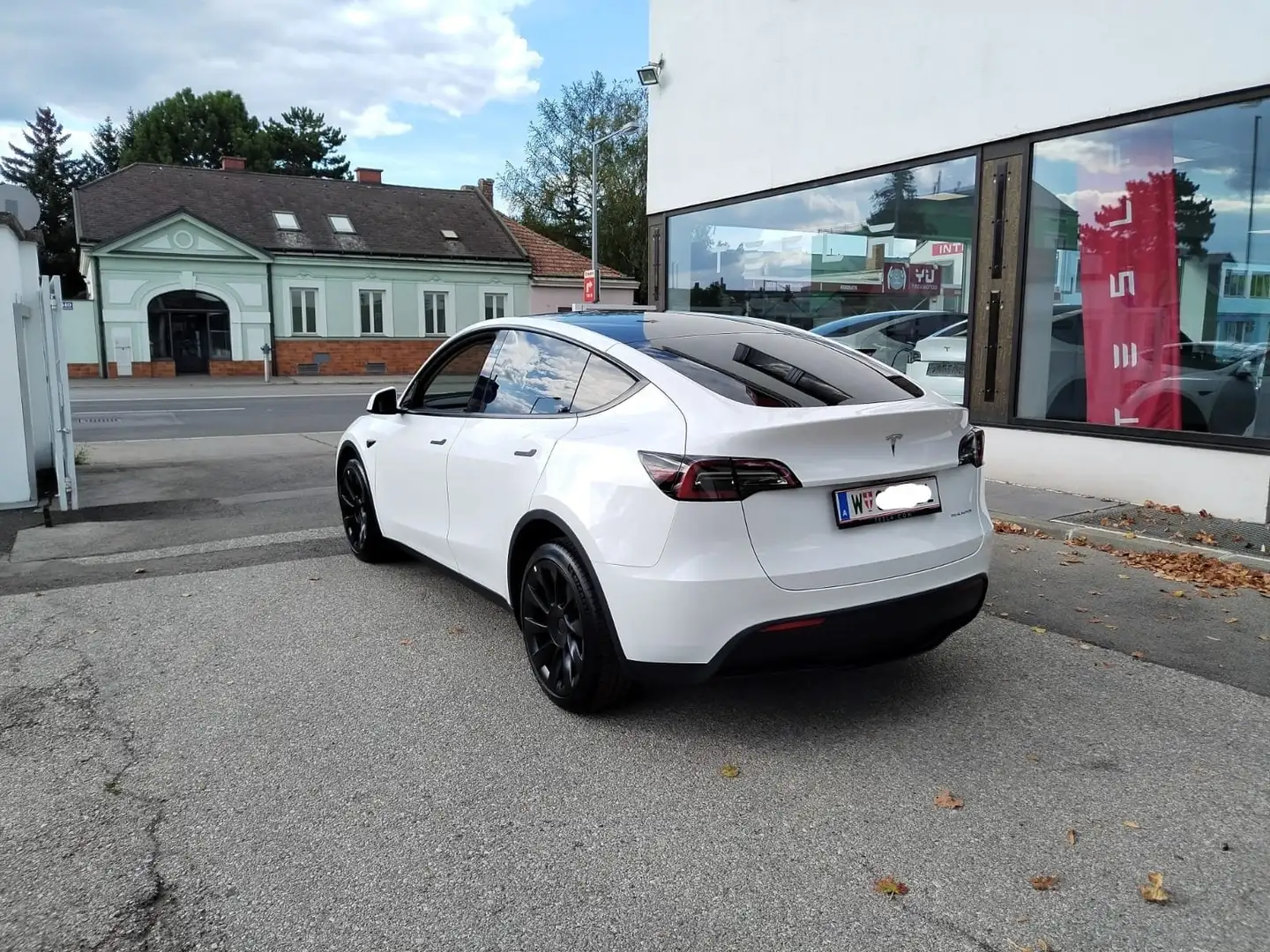 Tesla Model Y Long Range AWD 75kWh Белый - 1