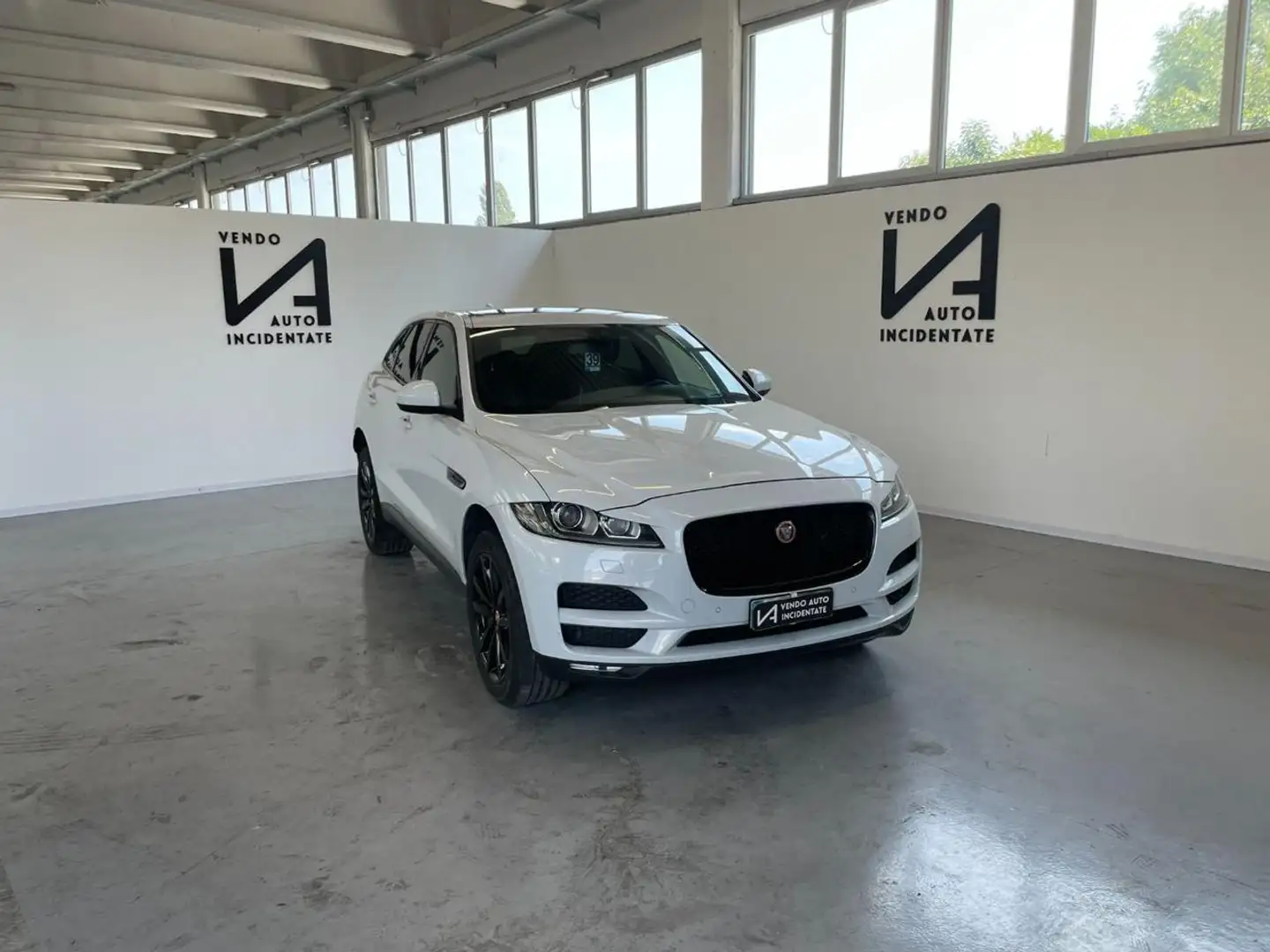 Jaguar F-Pace 2.0 D 180CV AWD AUT. PRESTIGE Bianco - 1