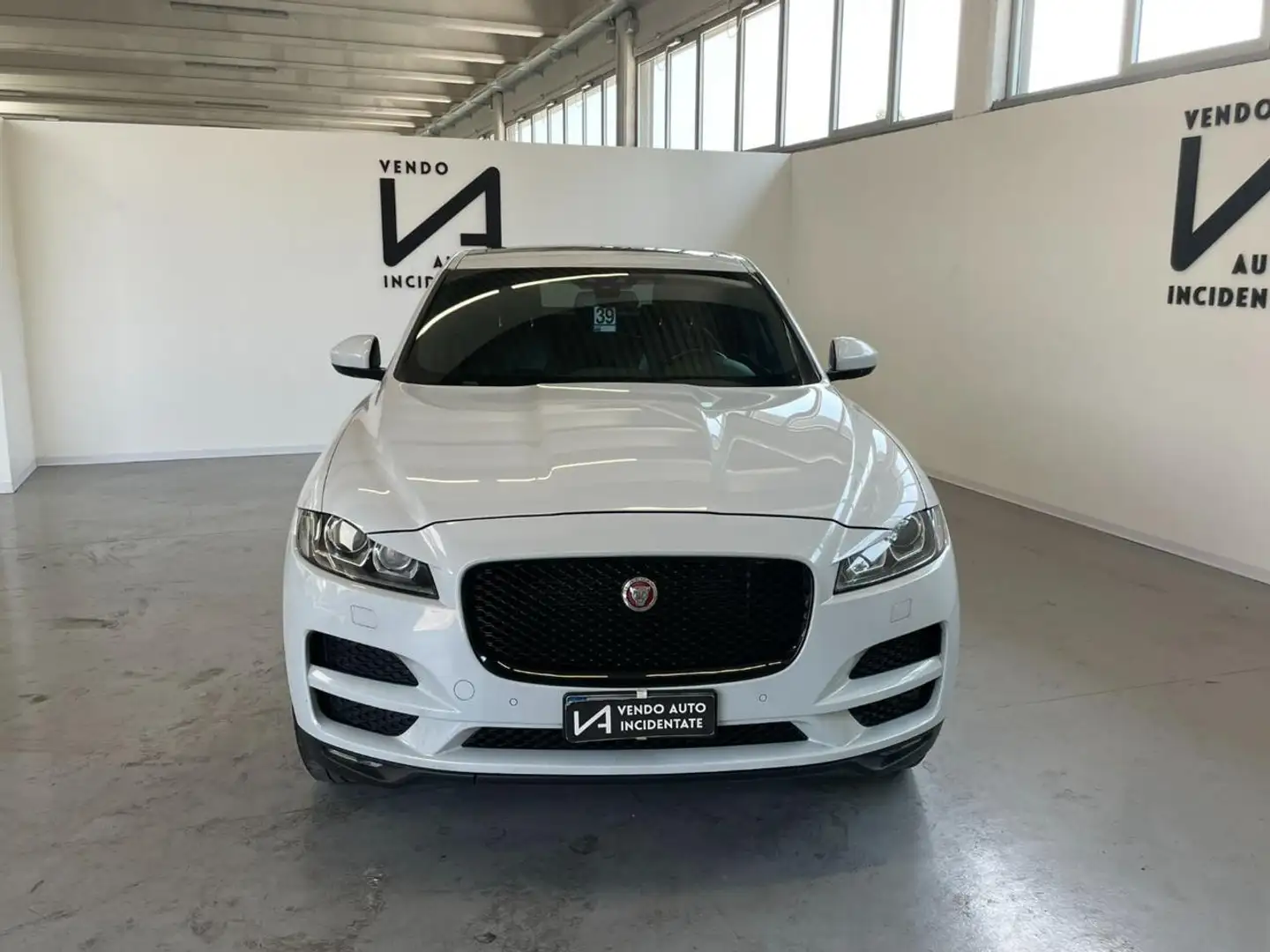 Jaguar F-Pace 2.0 D 180CV AWD AUT. PRESTIGE Bianco - 2