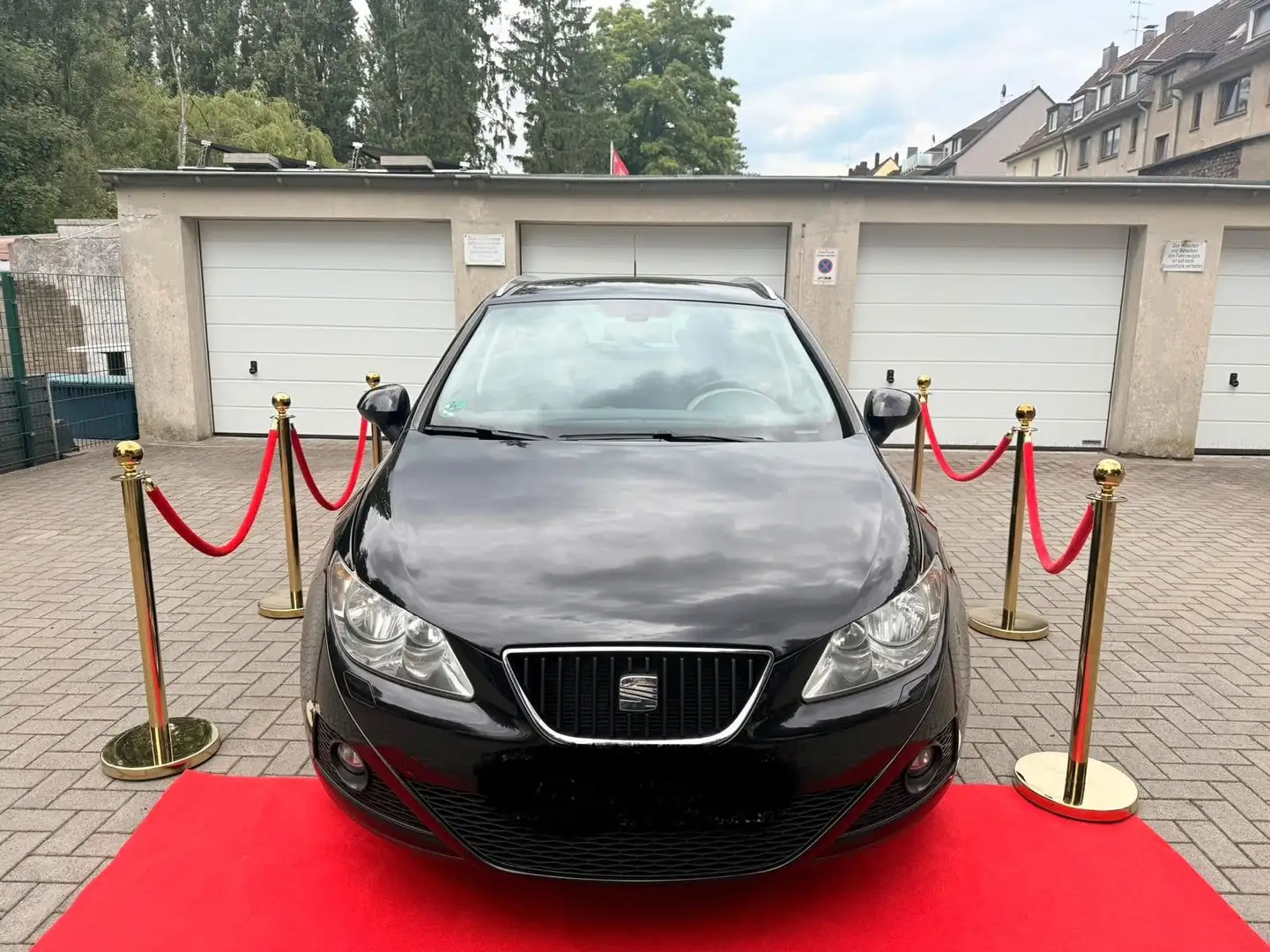 SEAT Ibiza ST Sport/Klimatronic/AHK/Alufelgen 16/Tüv Schwarz - 1