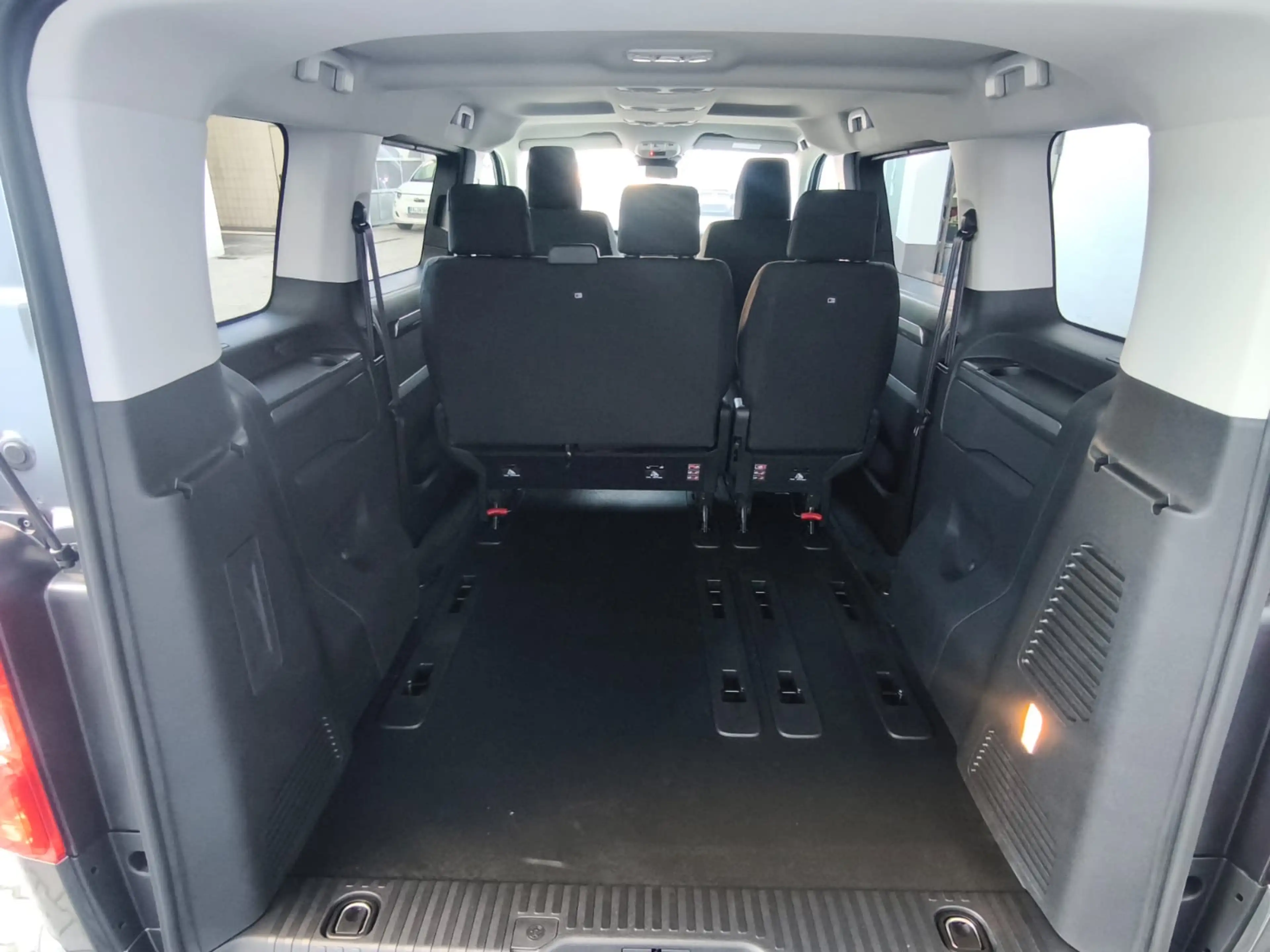 Peugeot Traveller Active L2 Diesel 180 EAT8 Sitzheizung,Anhängerkupp — photo 15