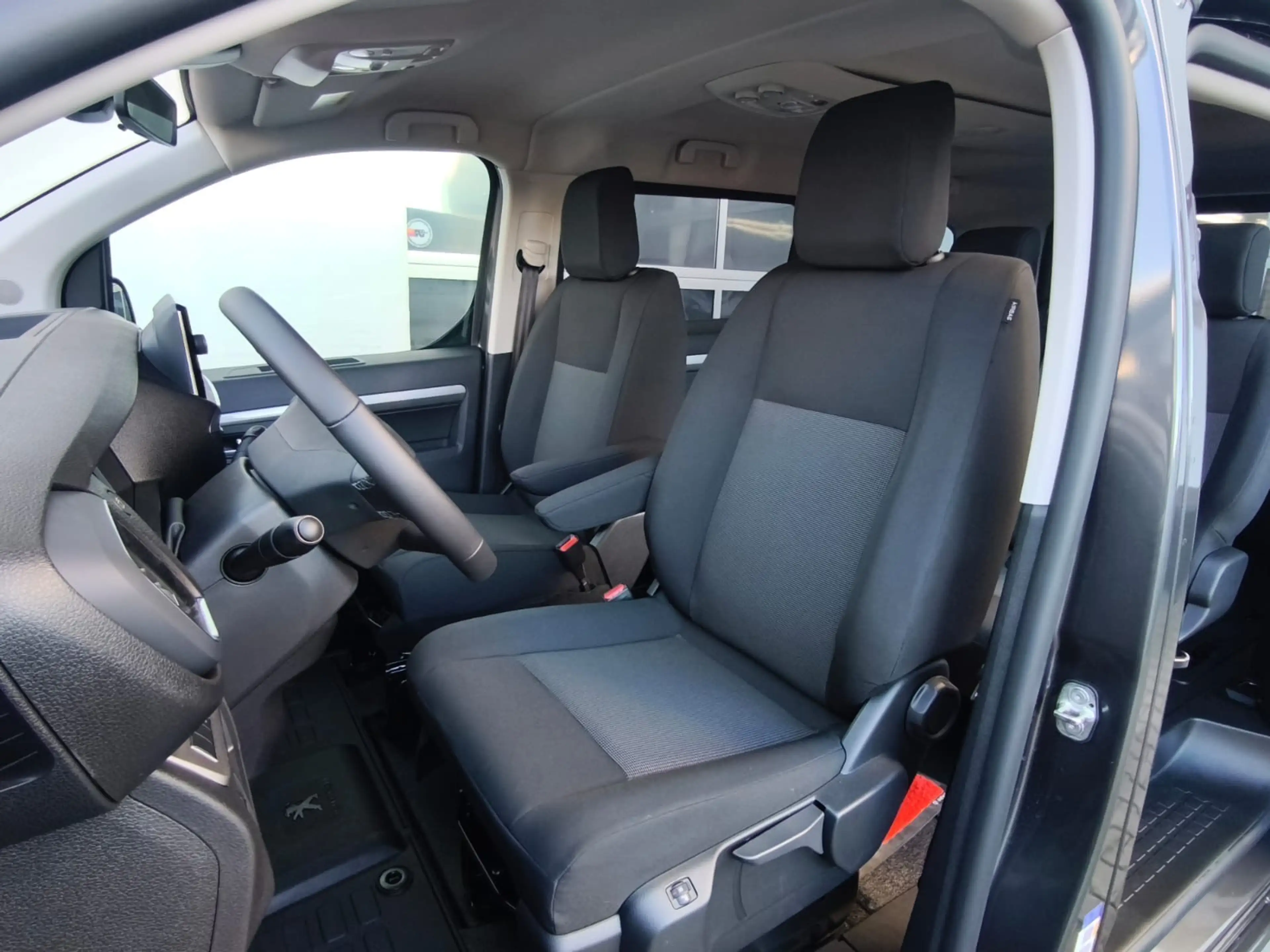 Peugeot Traveller Active L2 Diesel 180 EAT8 Sitzheizung,Anhängerkupp — photo 13