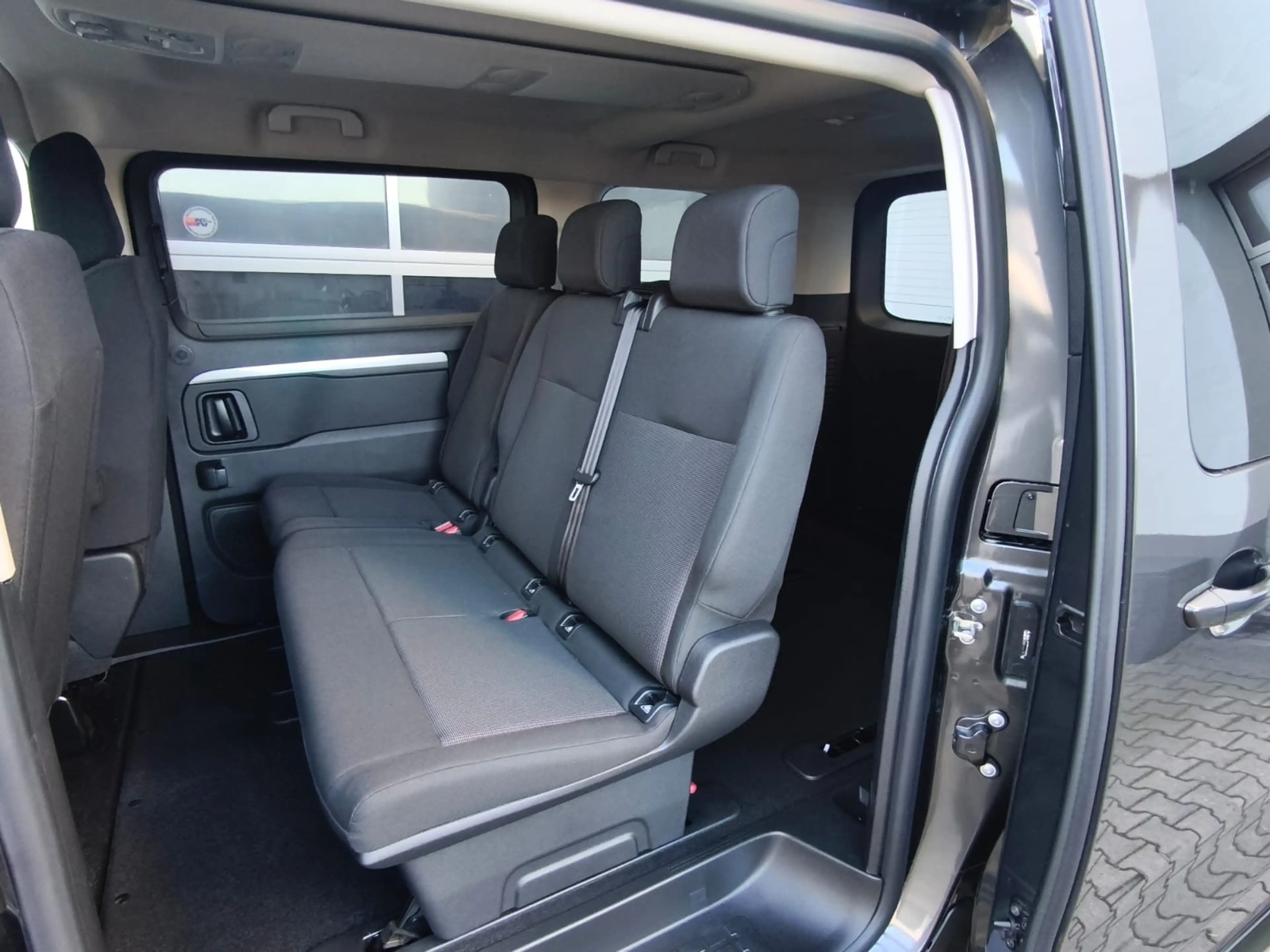 Peugeot Traveller Active L2 Diesel 180 EAT8 Sitzheizung,Anhängerkupp — photo 14