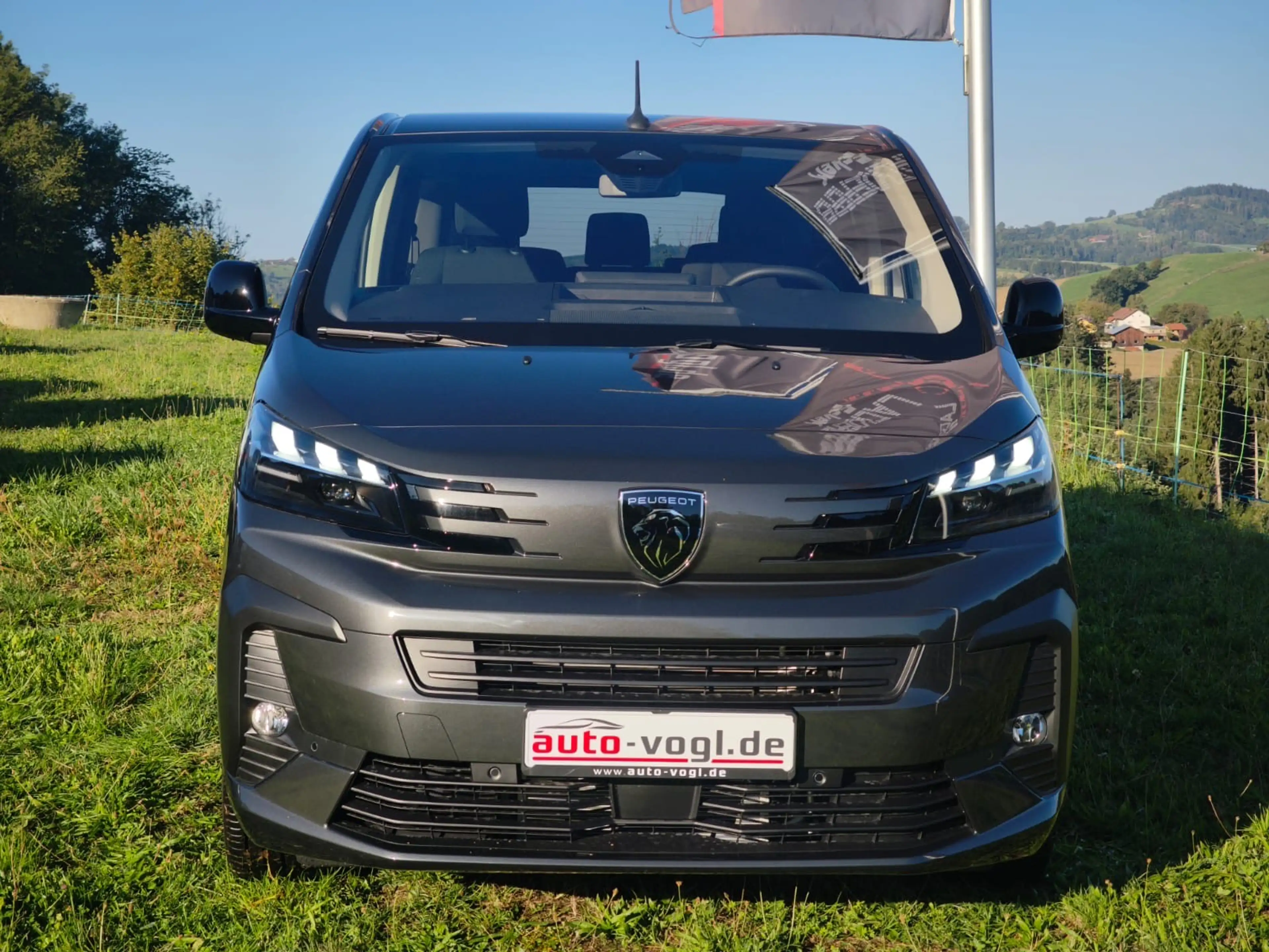 Peugeot Traveller Active L2 Diesel 180 EAT8 Sitzheizung,Anhängerkupp — photo 2
