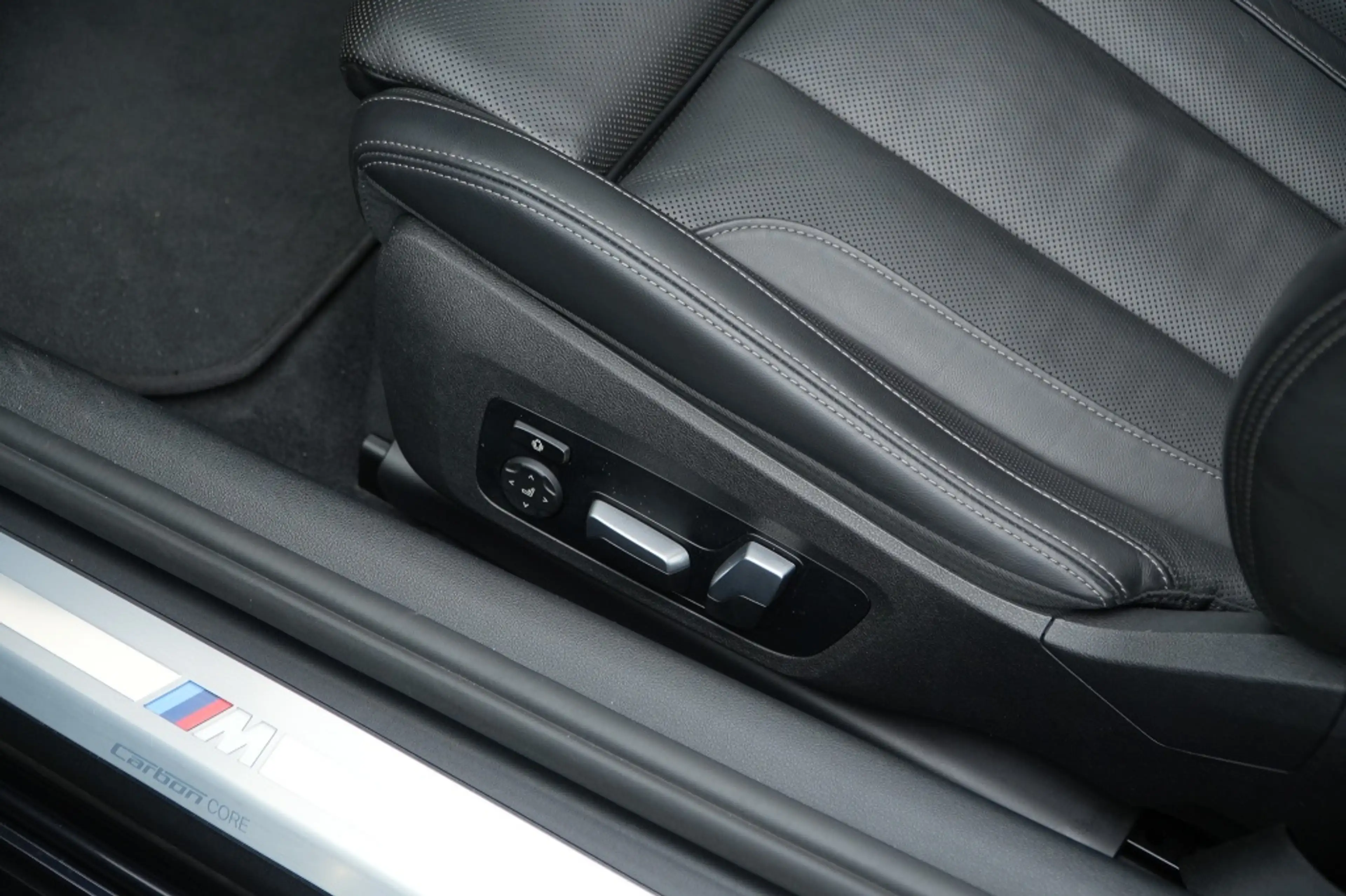 BMW 840 8-serie 840i xDrive M-Sport — photo 21