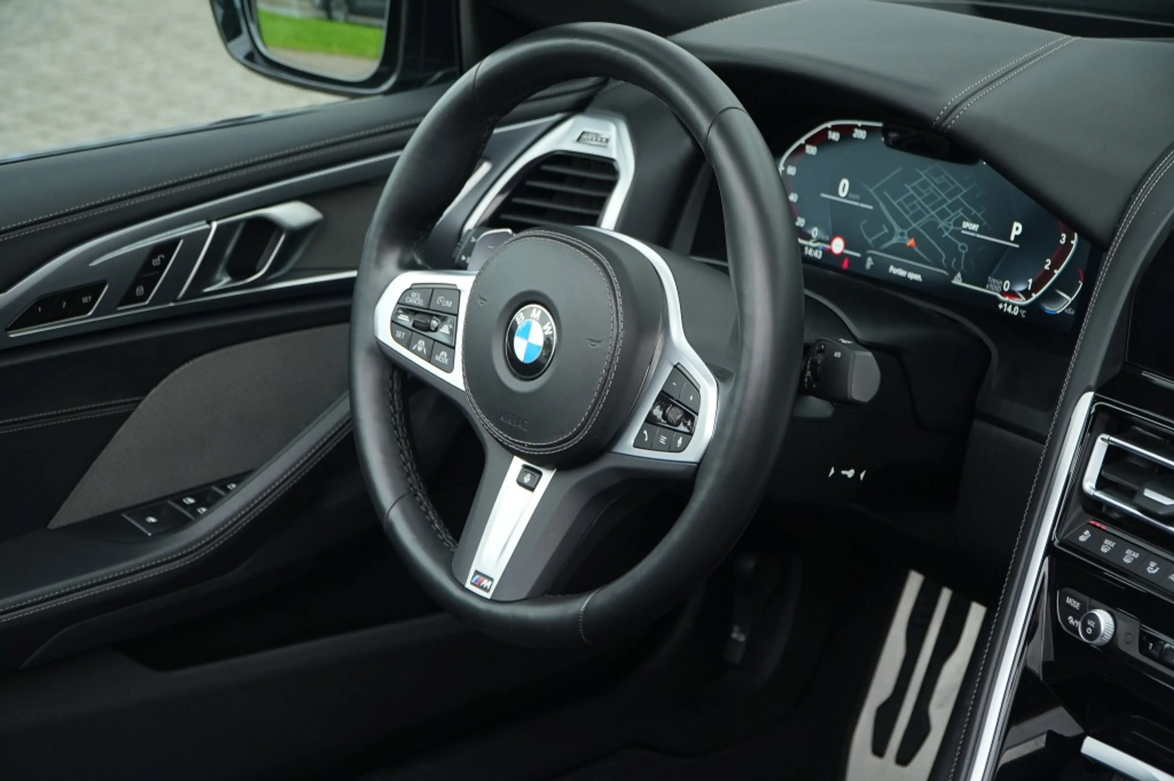 BMW 840 8-serie 840i xDrive M-Sport — photo 12