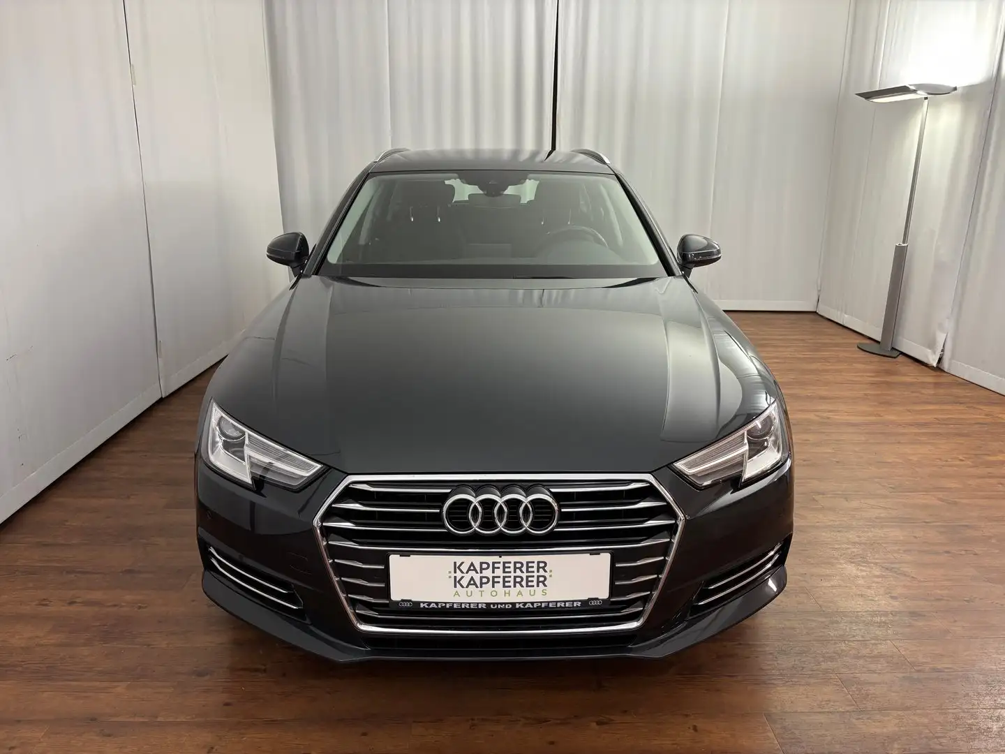 Audi A4 2.0 TDI Design Gris - 2
