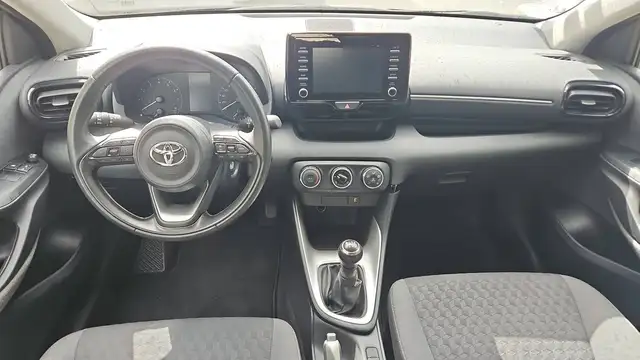 Toyota Yaris view 11