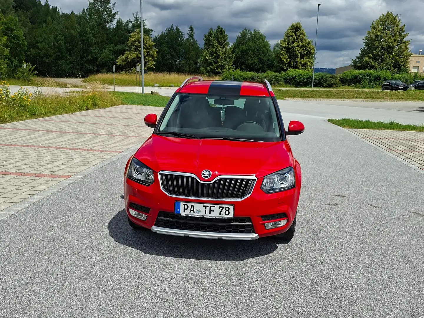 Skoda Yeti Yeti 2.0 TDI 4x4 Edition Sondermodel Rot - 1