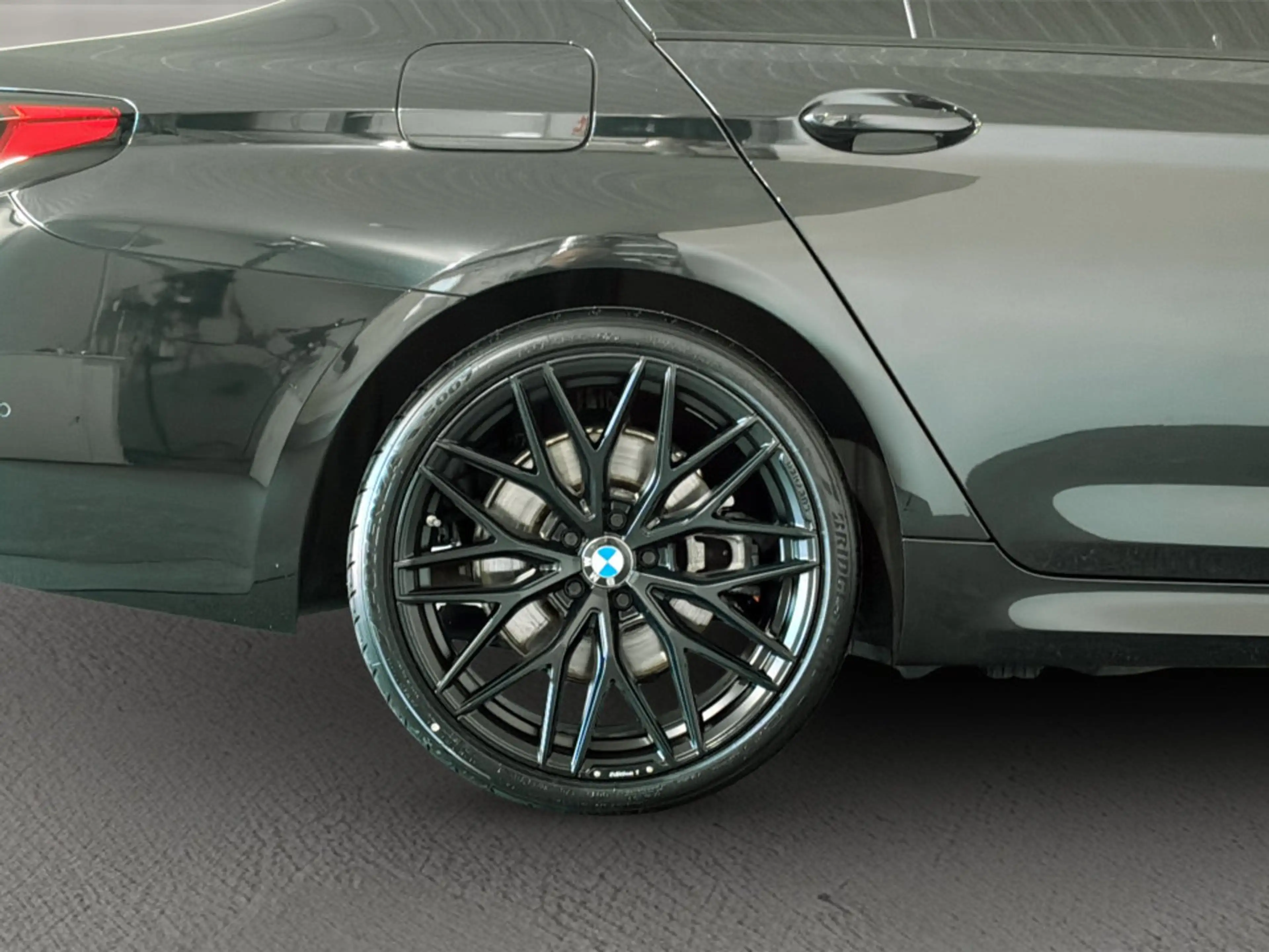 BMW 545 BMW 5 Lim. 545 e xDrive M Sport Edition — photo 6