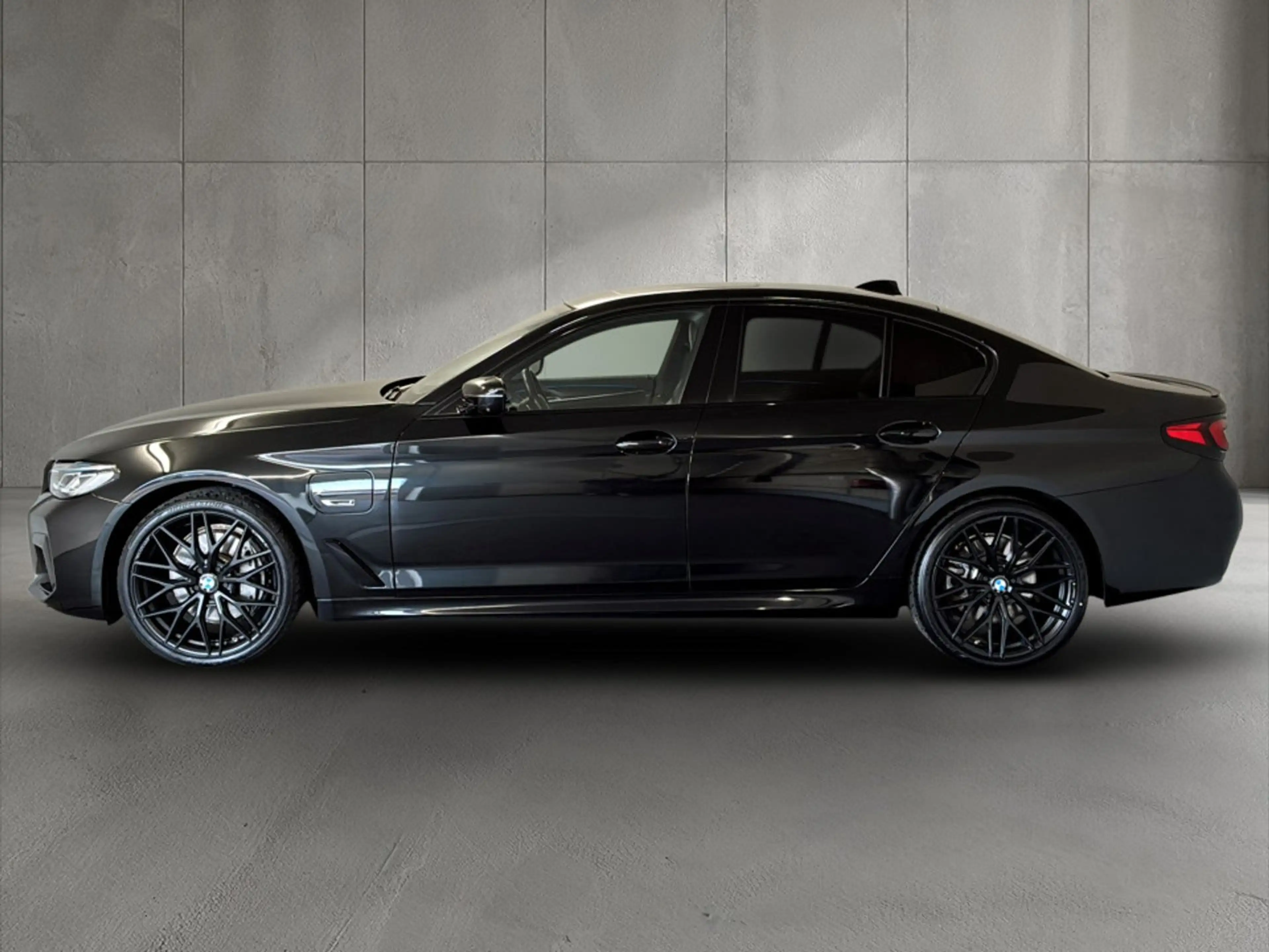 BMW 545 BMW 5 Lim. 545 e xDrive M Sport Edition — photo 3