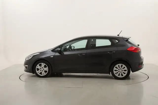 Kia Ceed view 2