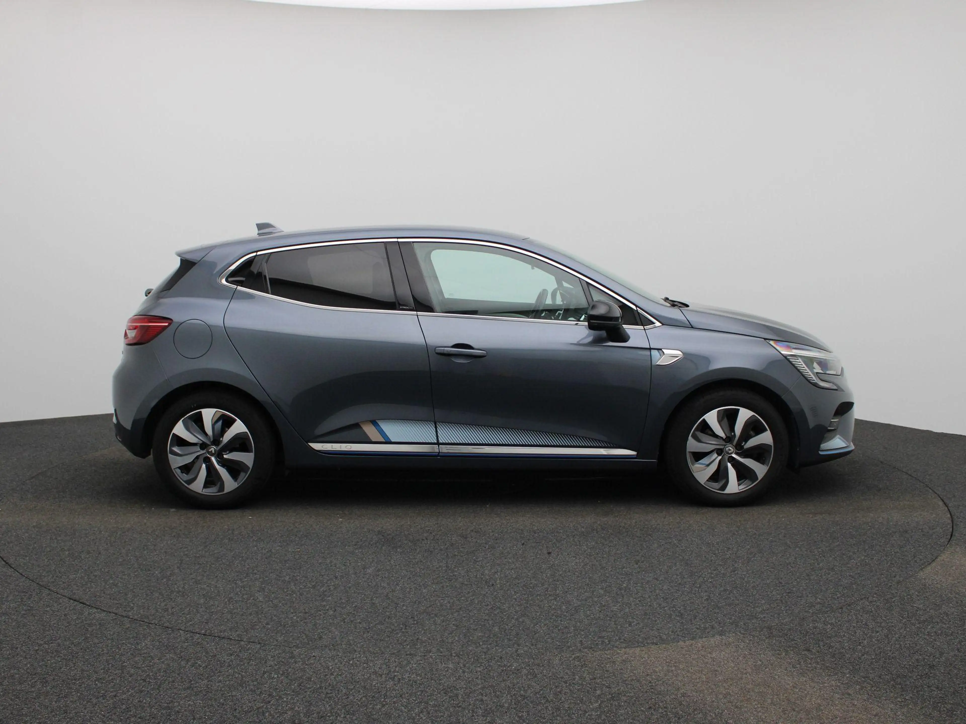 Renault Clio 1.6 E-Tech Hybrid 140 Serie Limitee E-TECH Navigat — photo 6