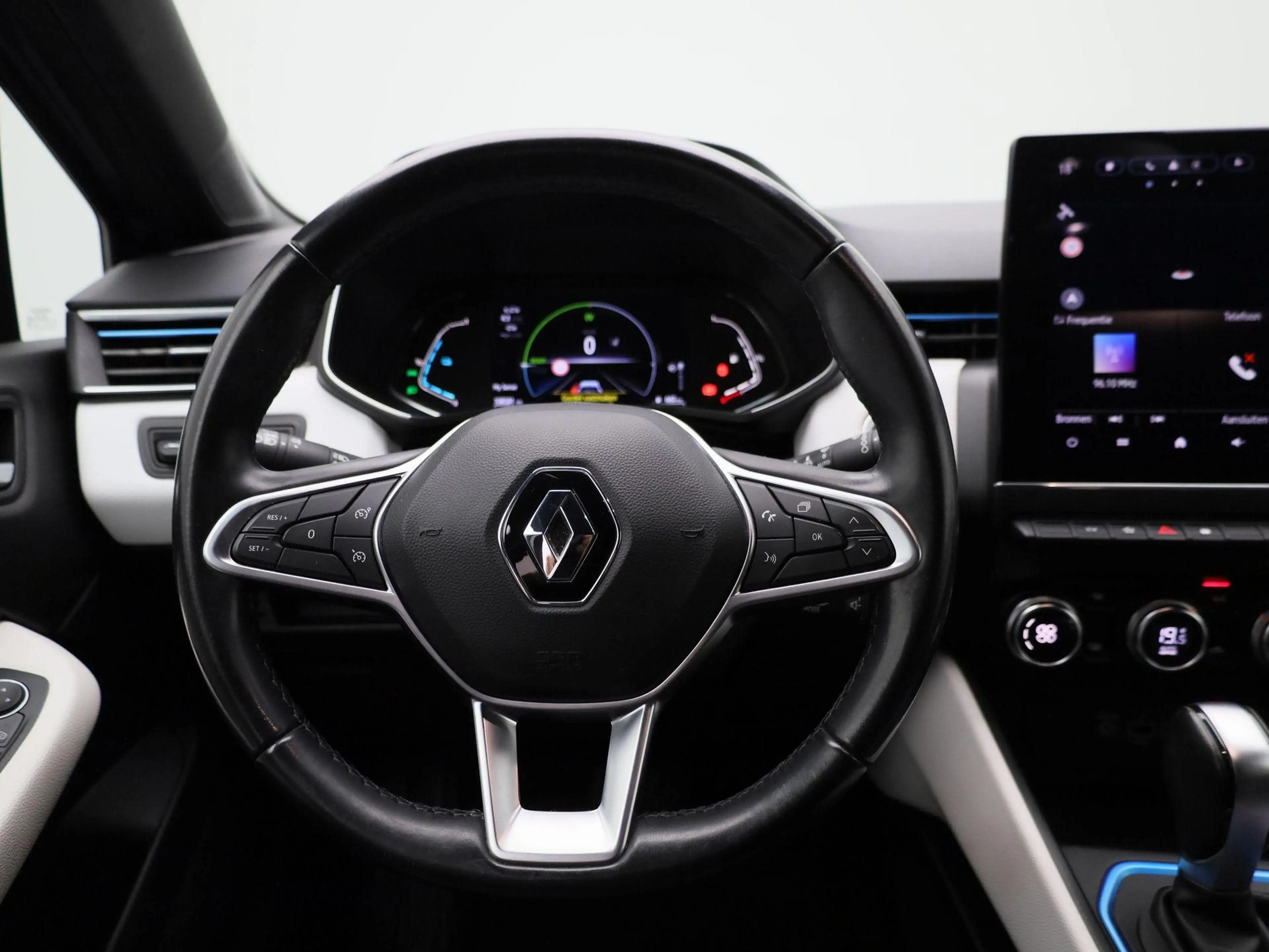 Renault Clio 1.6 E-Tech Hybrid 140 Serie Limitee E-TECH Navigat — photo 7