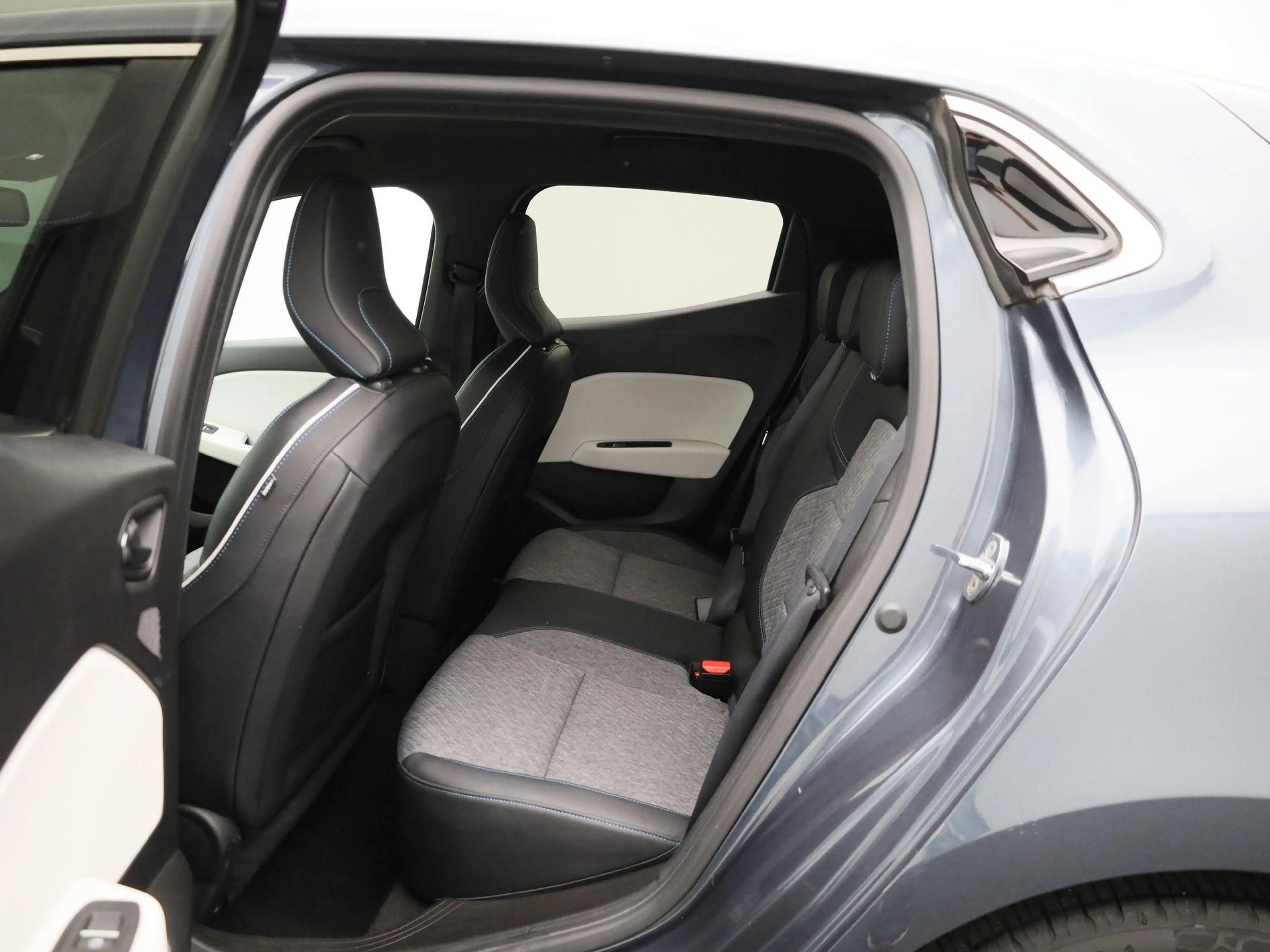 Renault Clio 1.6 E-Tech Hybrid 140 Serie Limitee E-TECH Navigat — photo 10