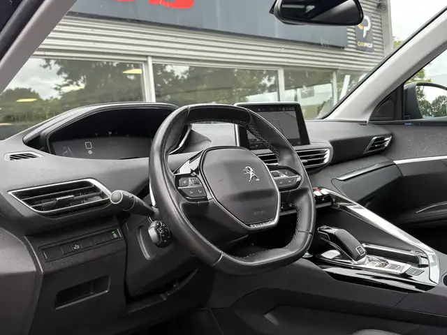 Peugeot 5008 view 2