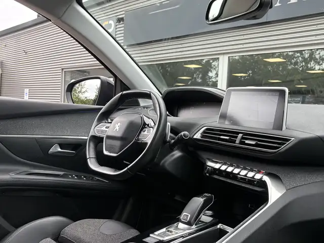 Peugeot 5008 view 8
