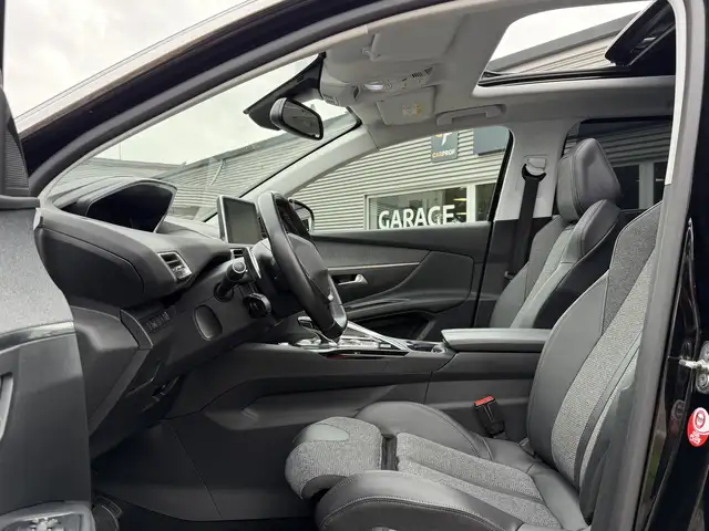 Peugeot 5008 view 4