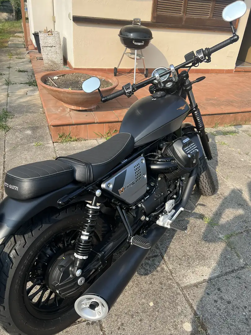 Moto Guzzi V 9 bobber special edition - 2