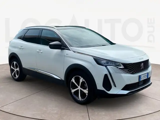 Peugeot 3008 view 3