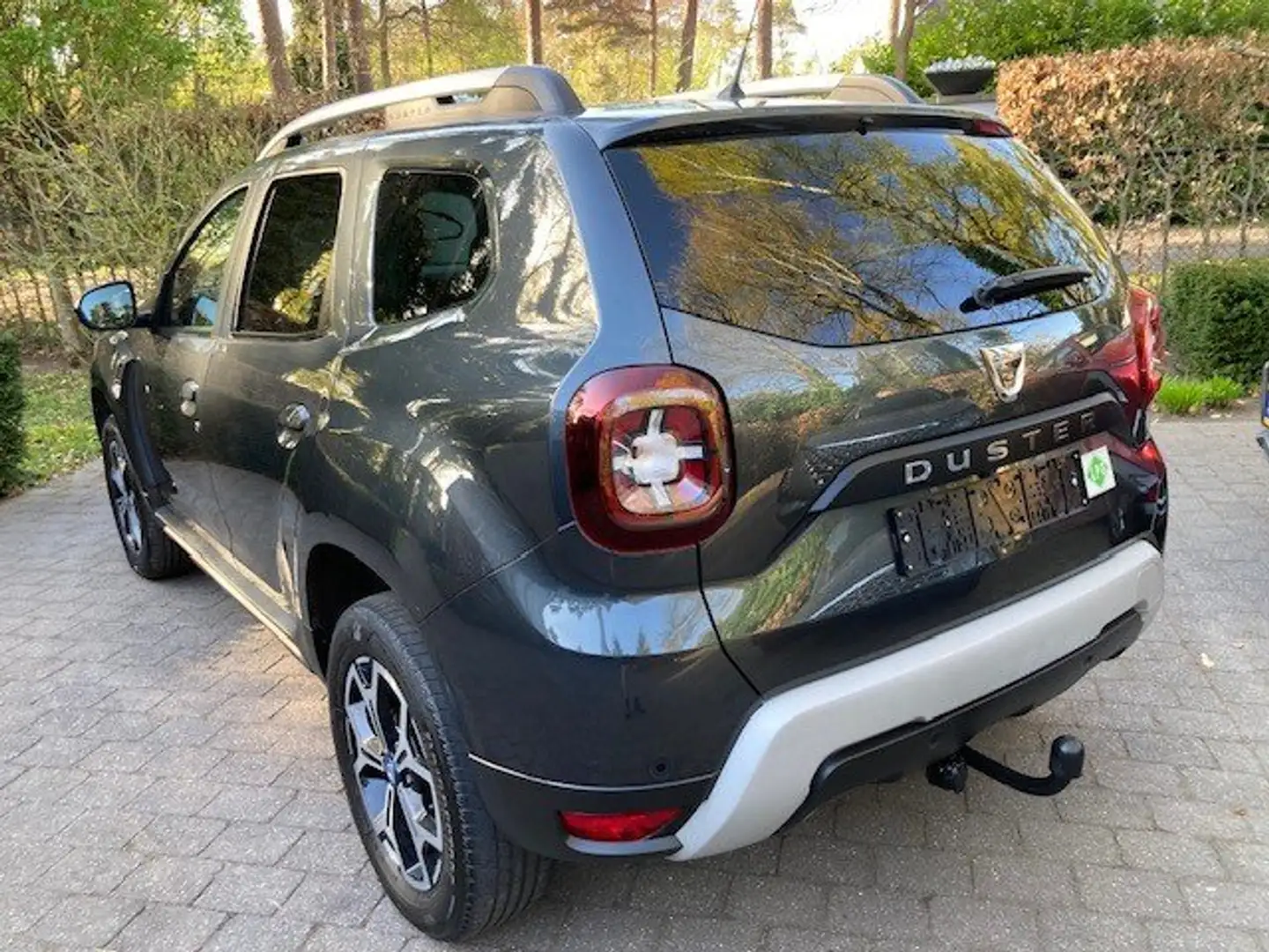 Dacia Duster 1.0 BIFUEL PRESTIGE Grijs - 2
